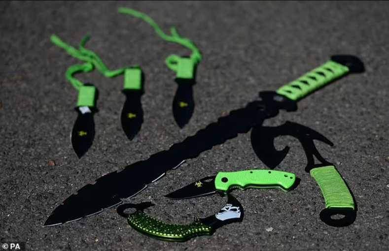 Hoz, Cuchillos, Hachas y Machetes Mad Zombie