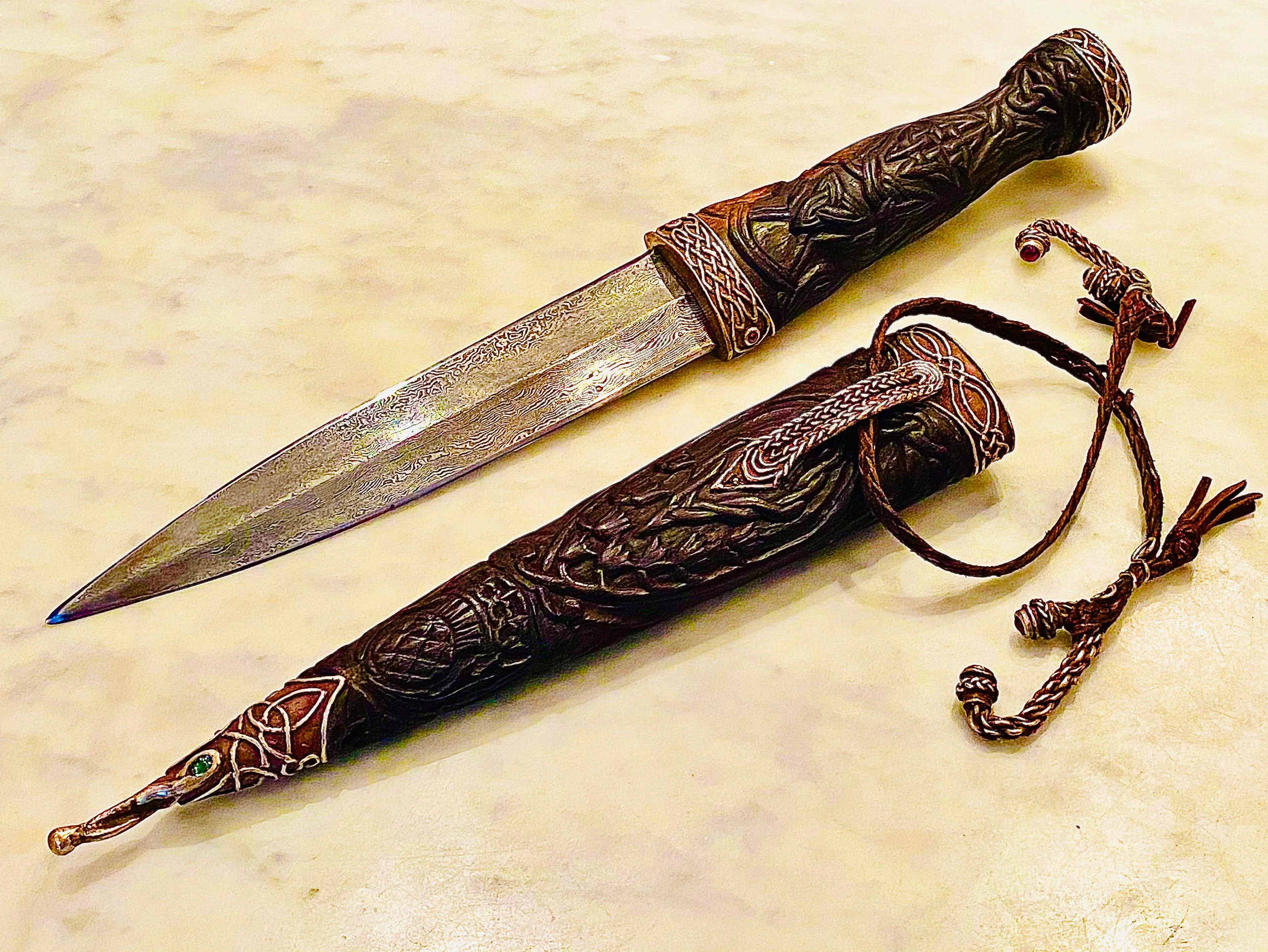 El Dirk Escocés: historia real de la daga tradicional de las Highlands