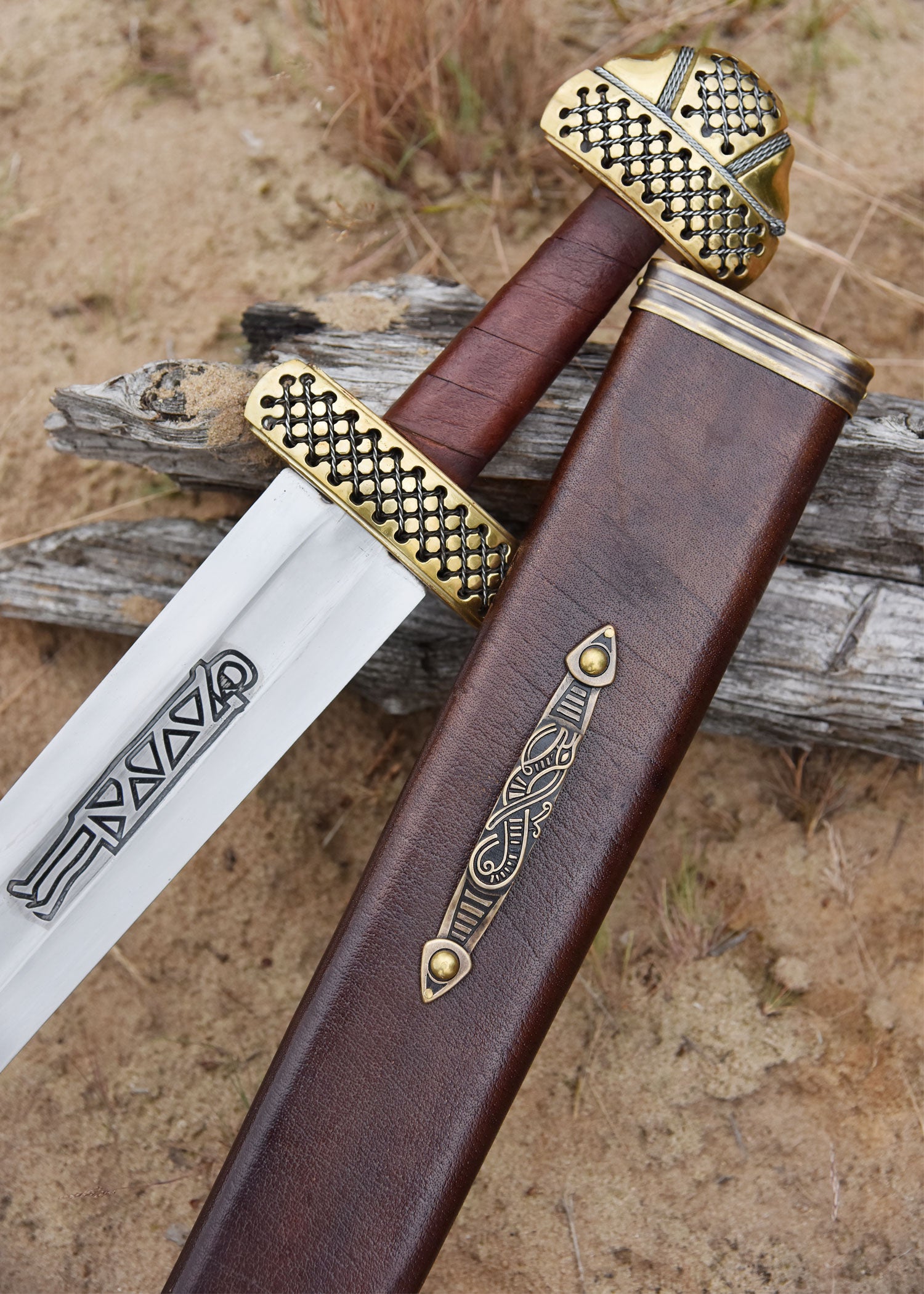 Imagen única de: Espada Ruso-vikinga, Tipo Petersen E2, Gnezdovo, Tumba L-13, Siglo X. Categoría-B