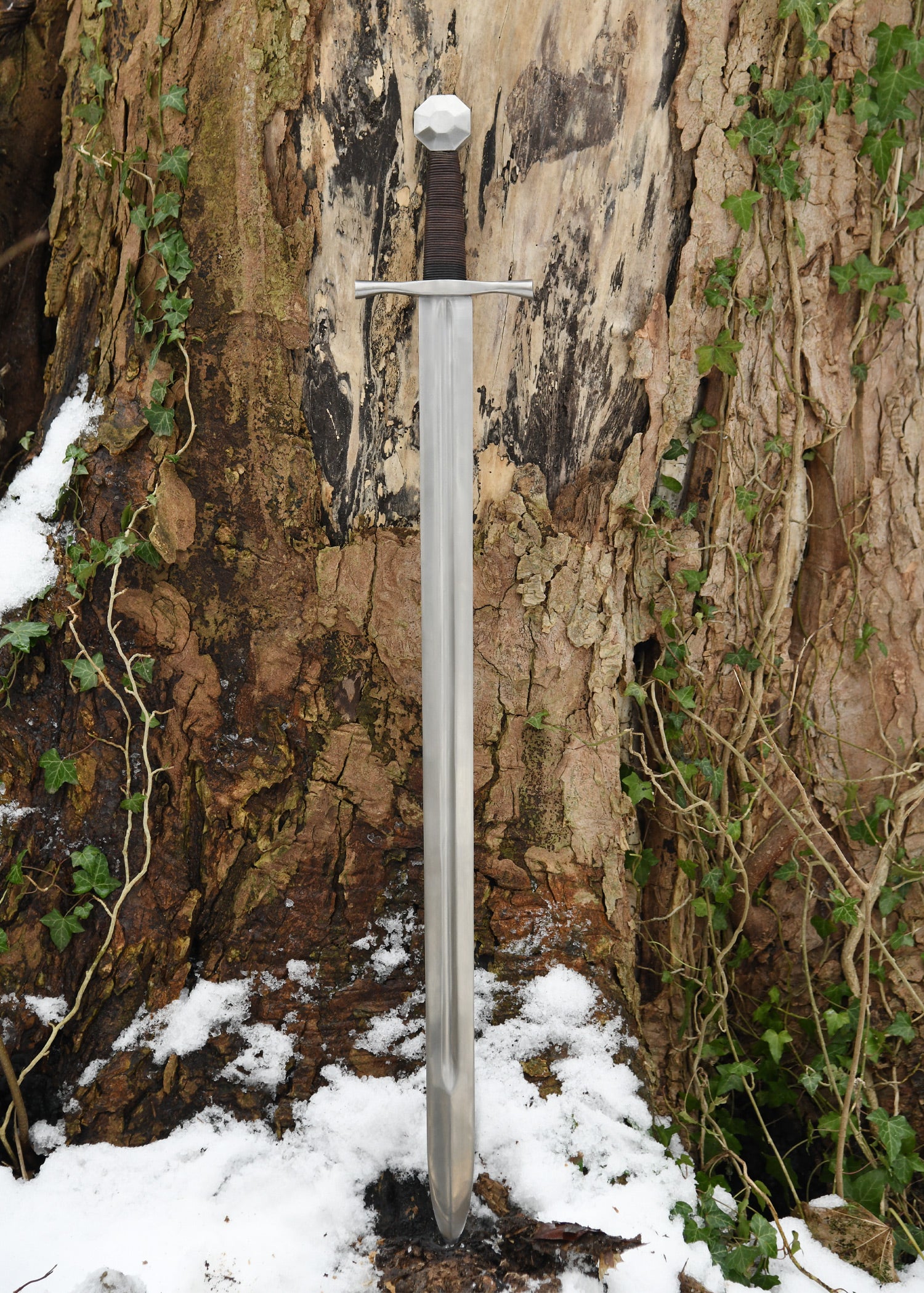 Imagen única de: Espada Cruzada Con Pomo Octogonal, Siglo XIII. Categoría-B