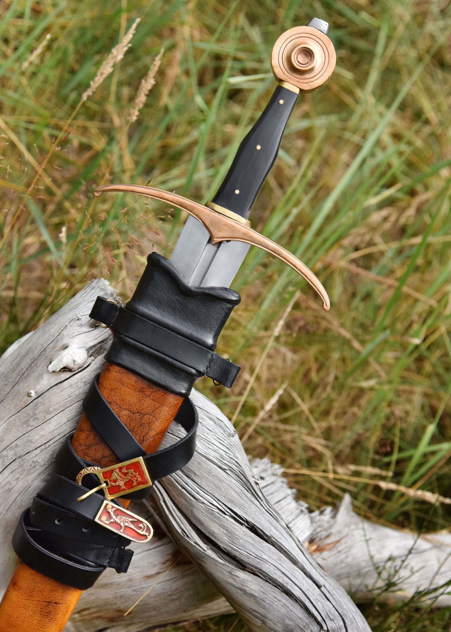 Imagen única de: Espada De Caballero Aislinn Con Vaina, Siglo Xv., Afilada