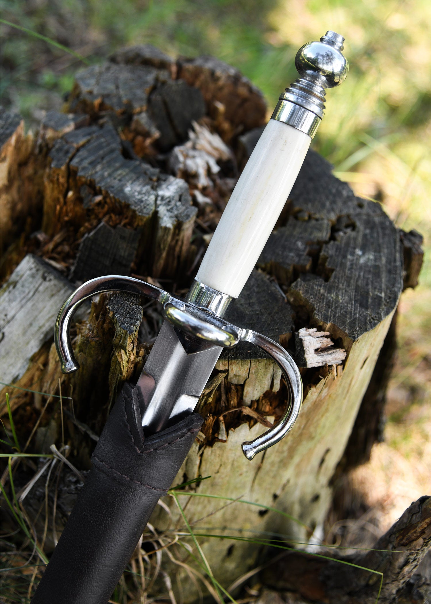 Imagen única de: Daga De Compañía De Estoque, Siglo Xvi, Con Funda De Cuero.