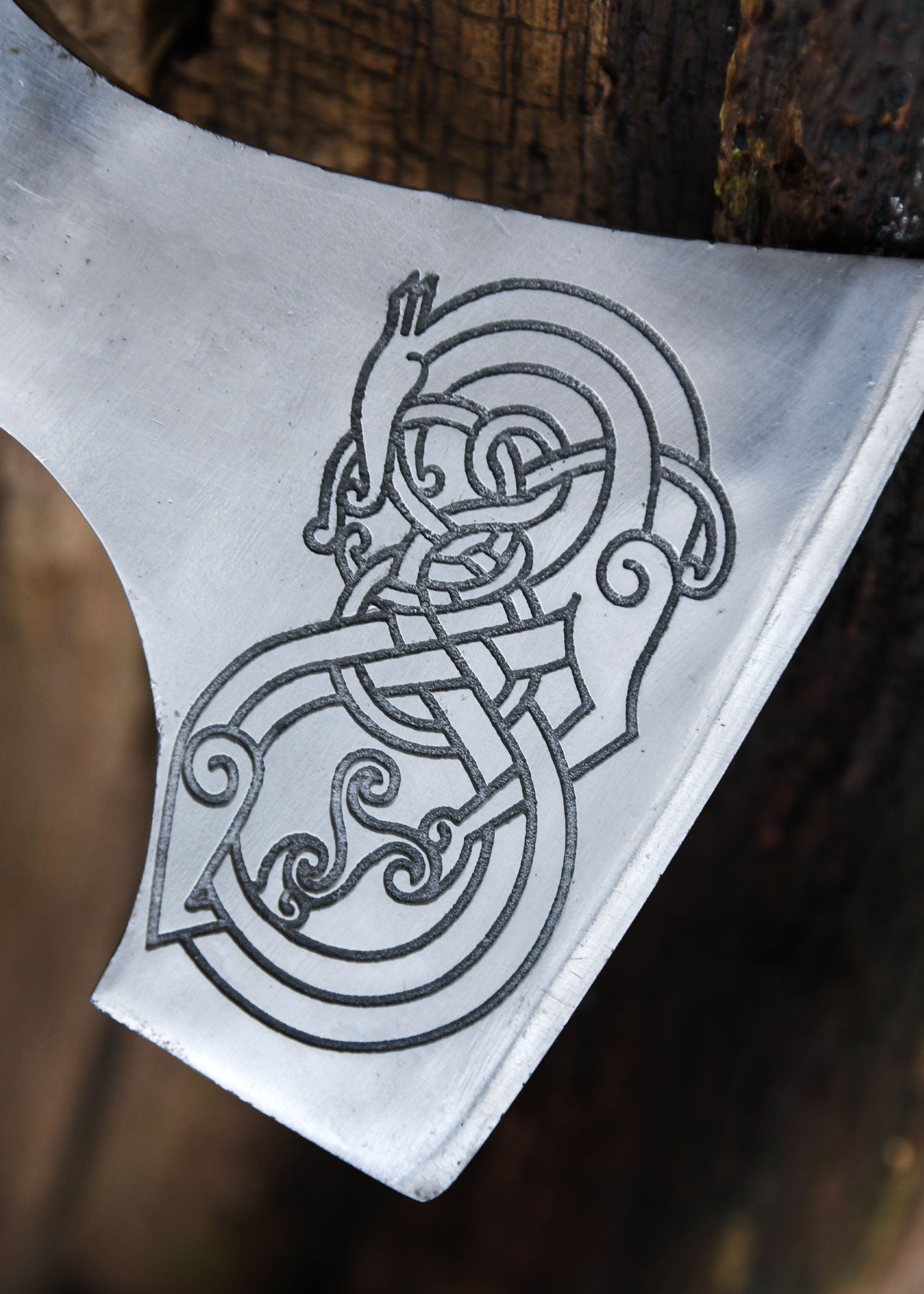 Imagen única de: Hacha Vikinga Fabricada En Acero Fundido, Tipo D, Con Grabado Y Forrado En Cuero.