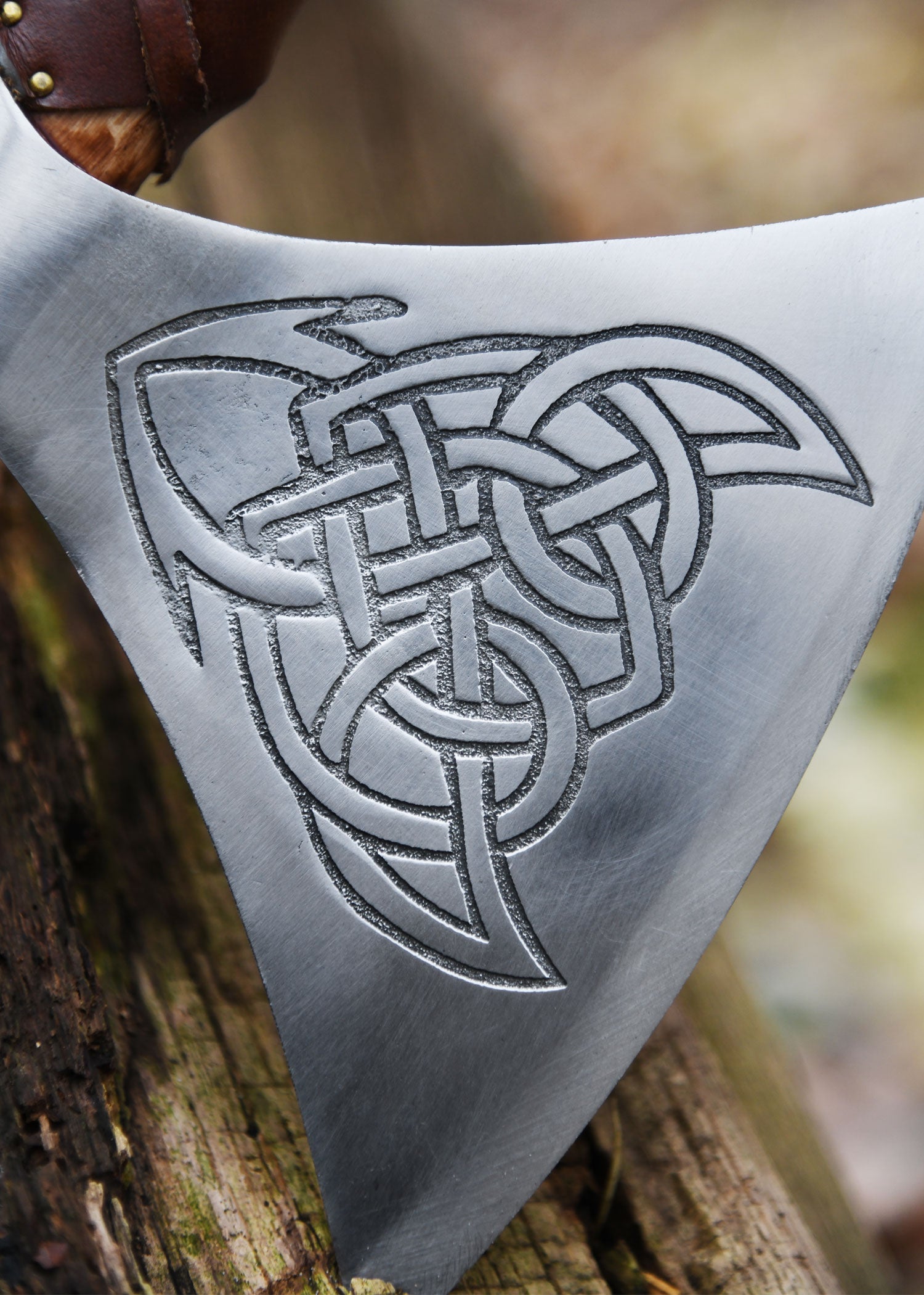Imagen única de: Hacha Vikinga De Acero Fundido, Tipo M, Con Grabado Y Forrado En Cuero