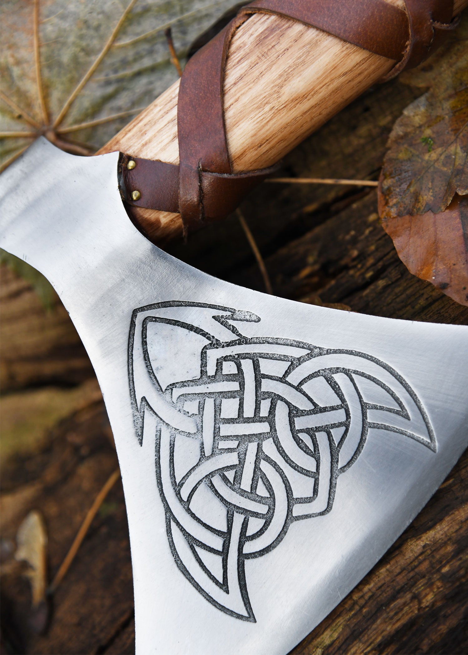 Imagen única de: Hacha Vikinga De Acero Fundido, Tipo M, Con Grabado Y Forrado En Cuero
