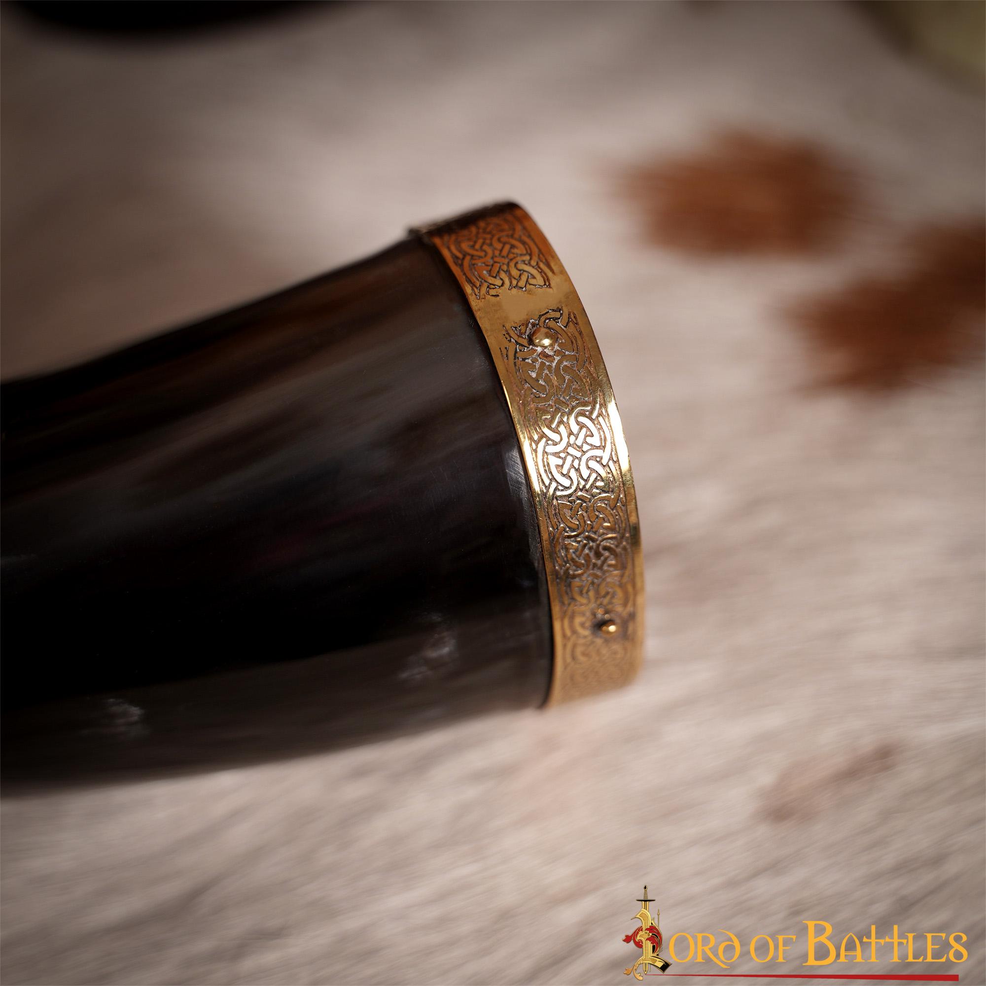 Imagen única de: Cuerno medieval de buey con ribete de latón