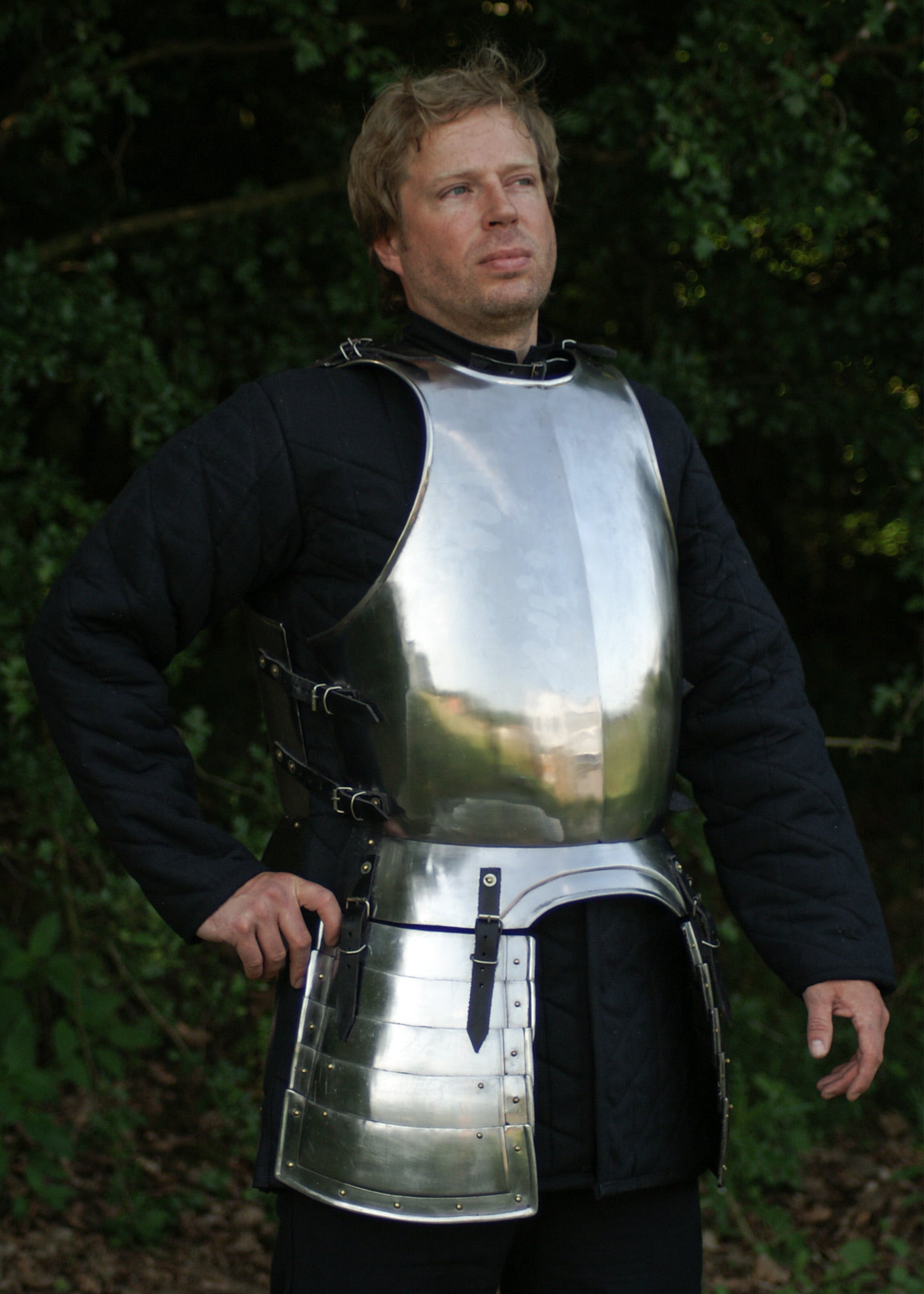 Imagen única de: Arnés Con Bolsillos En Las Piernas, Siglo Xvi, Acero De 1,6 Mm.