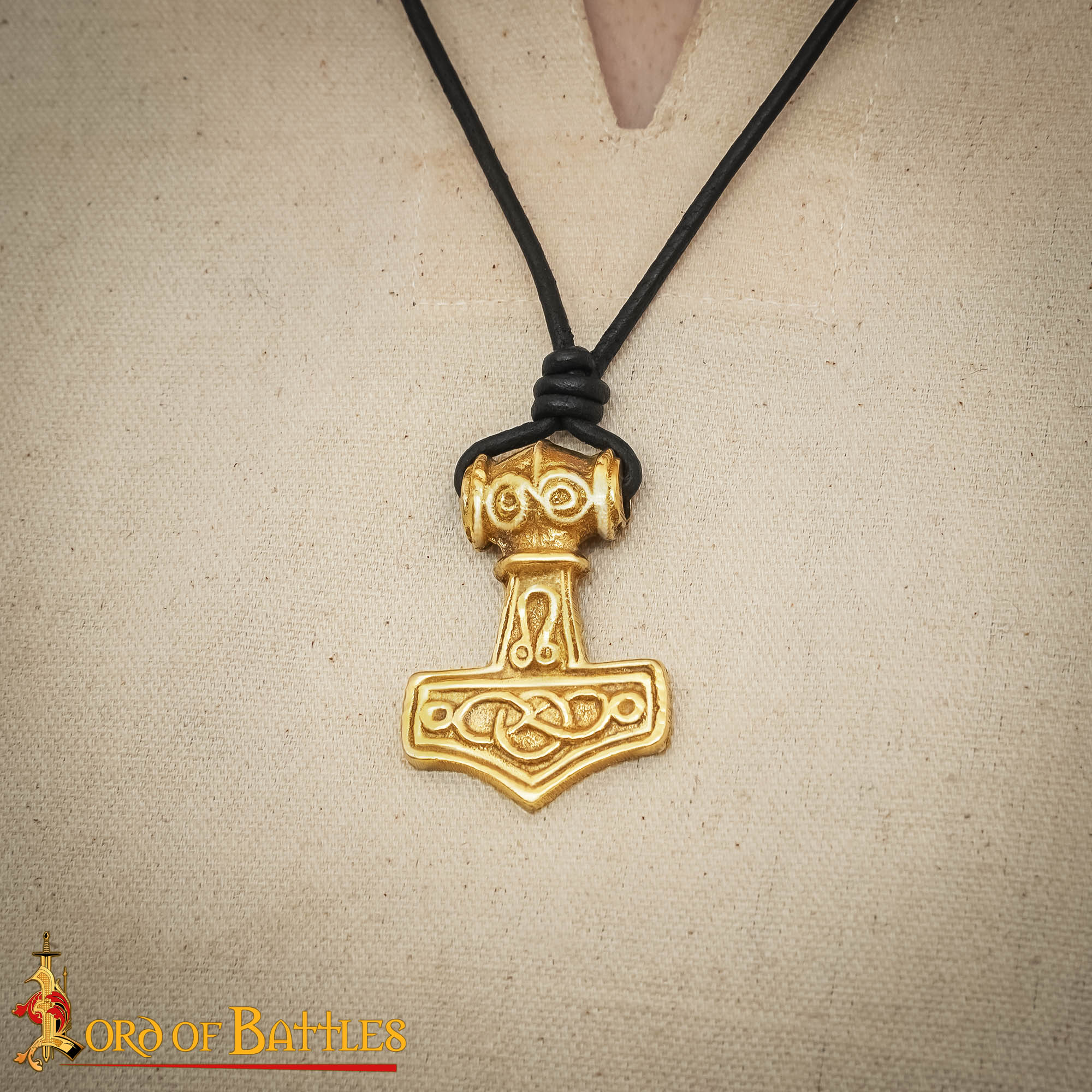 Imagen única de: Colgante Mjolnir con Cordón de Cuero - Latón, Martillo de Thor