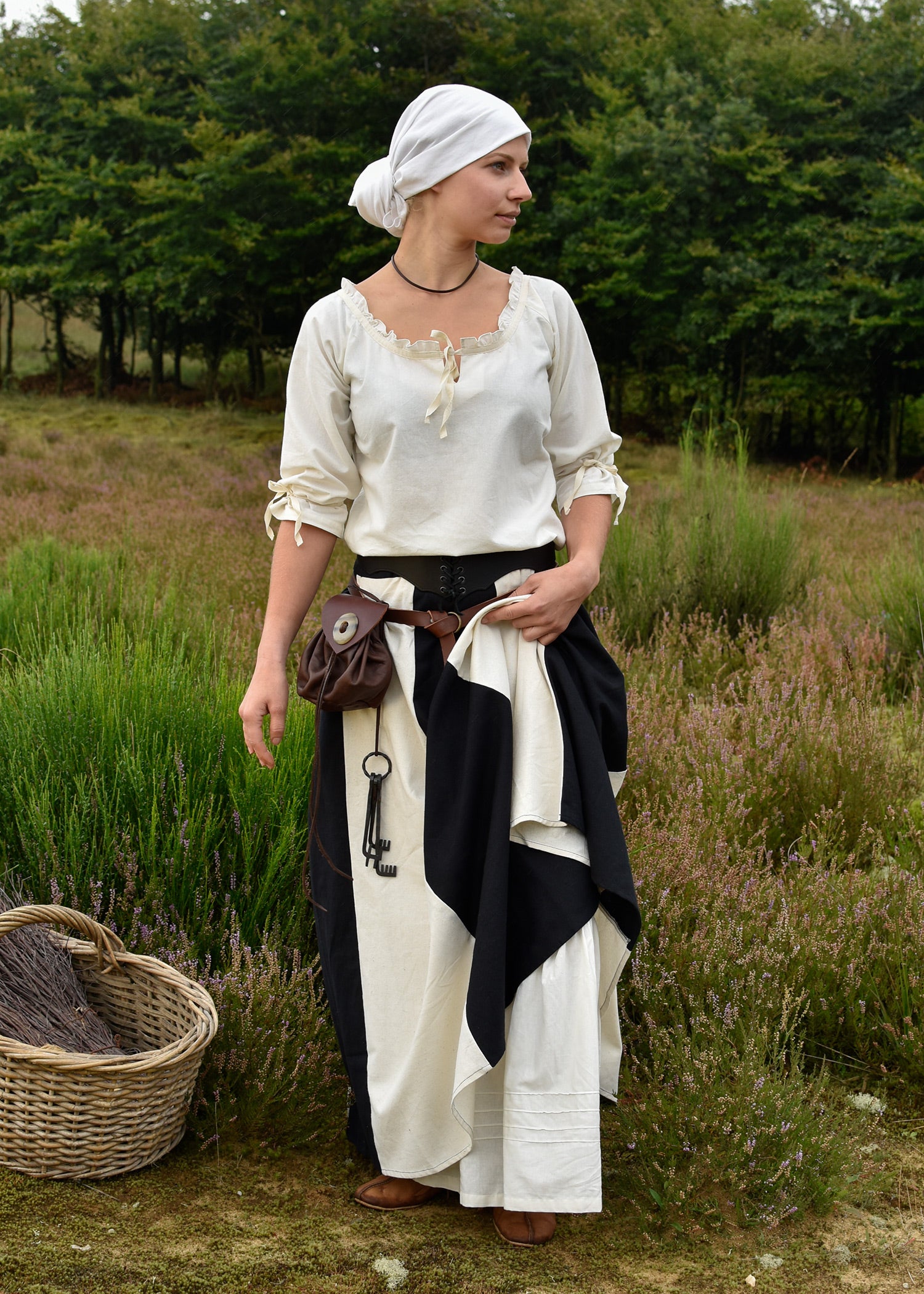 Imagen única de: Falda Medieval Con Vuelo, Negro/natural