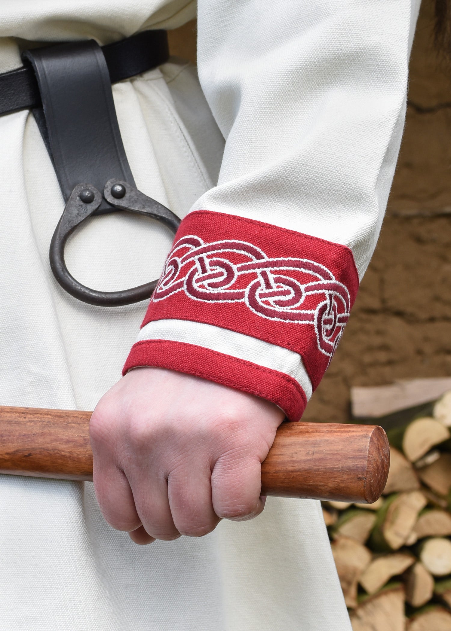 Imagen única de: Túnica Vikinga Halvar Con Bordado, Natural/rojo