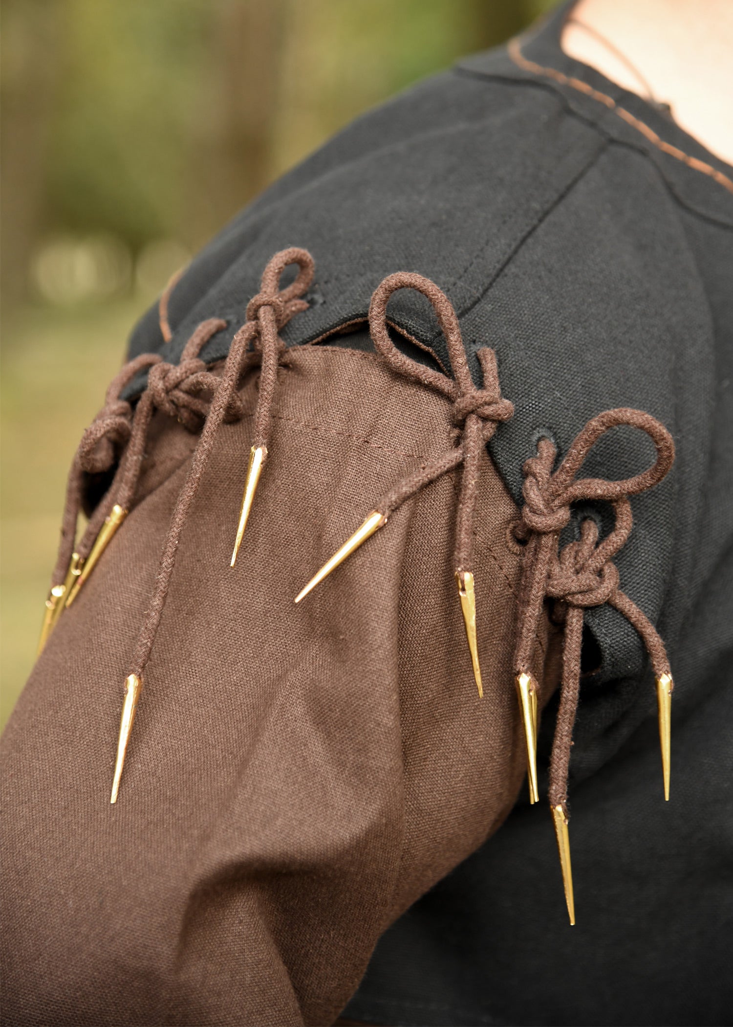 Imagen única de: Túnica Medieval Doblada Con Mangas Desmontables, Marrón/negro