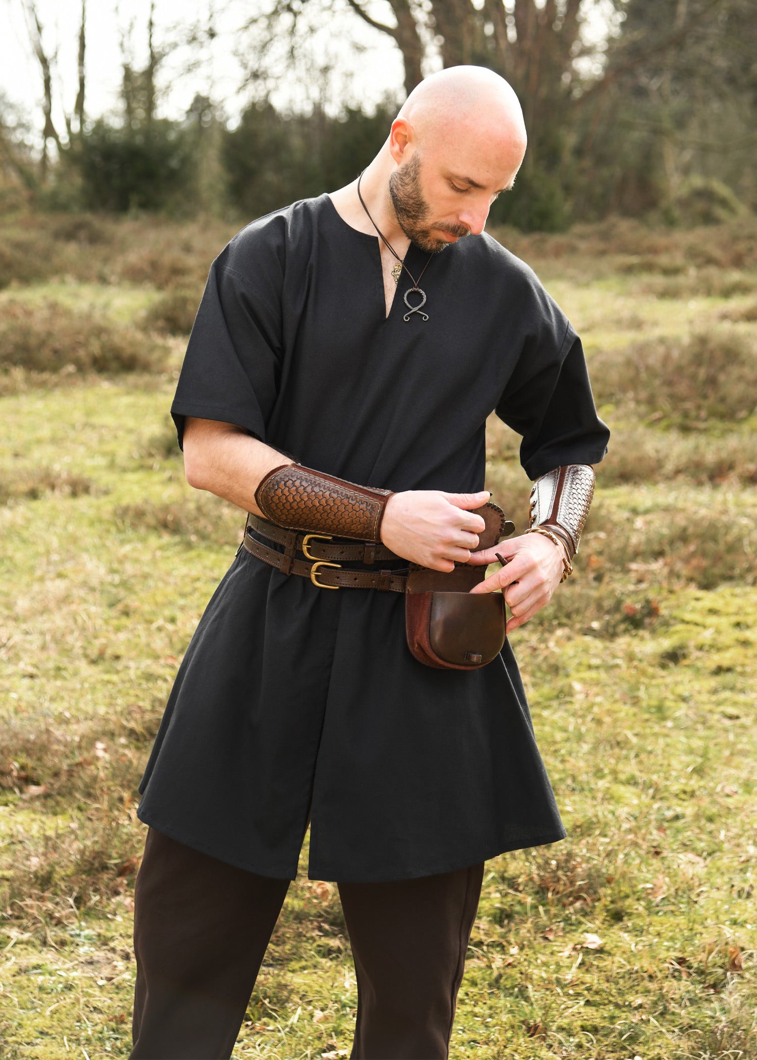 Imagen única de: Túnica Medieval Jasper, Manga Corta, Negro