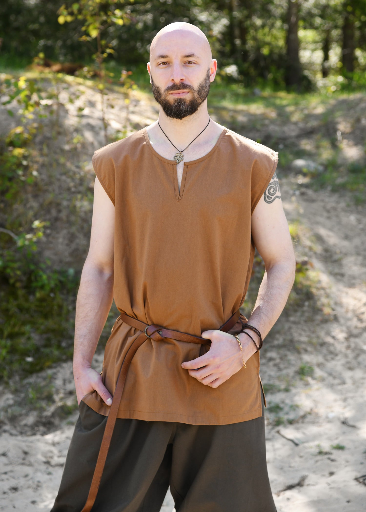 Imagen única de: Túnica Medieval Sencilla Clemente, Sin Mangas, Marrón Beige