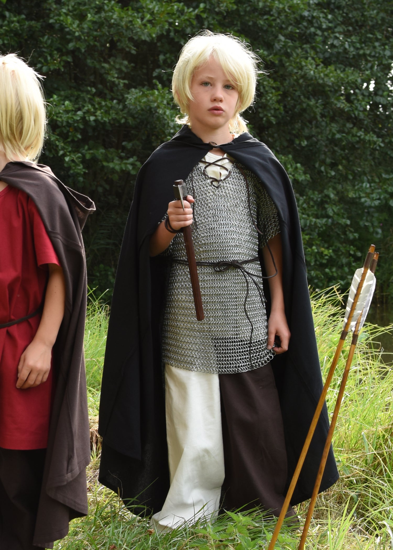 Imagen única de: Manto Medieval Infantil Paul, Negro