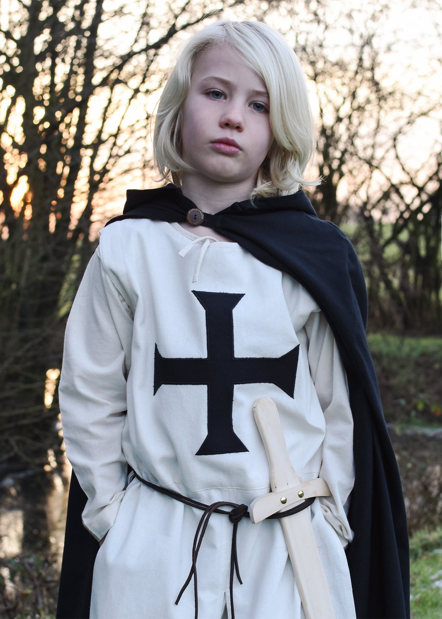 Imagen única de: Tabardo Infantil Alexander, Caballero Teutónico, Natural/negro