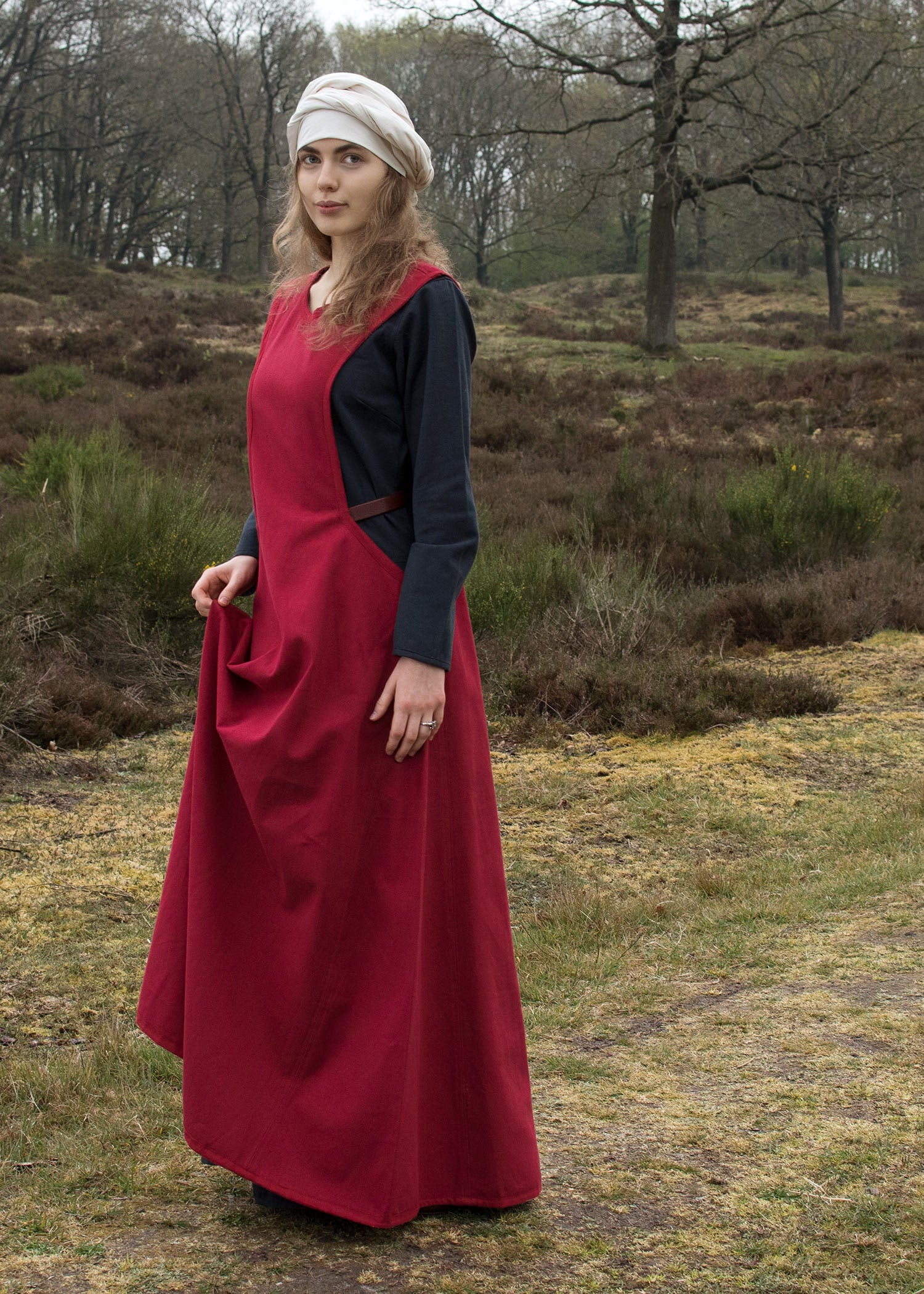Imagen única de: Vestido Medieval, Surcot Andra, Rojo
