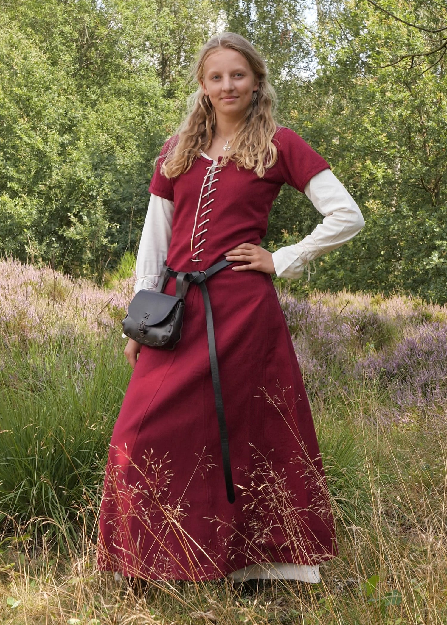 Imagen única de: Cotehardie Ava De Manga Corta, Vestido Medieval, Rojo Vino