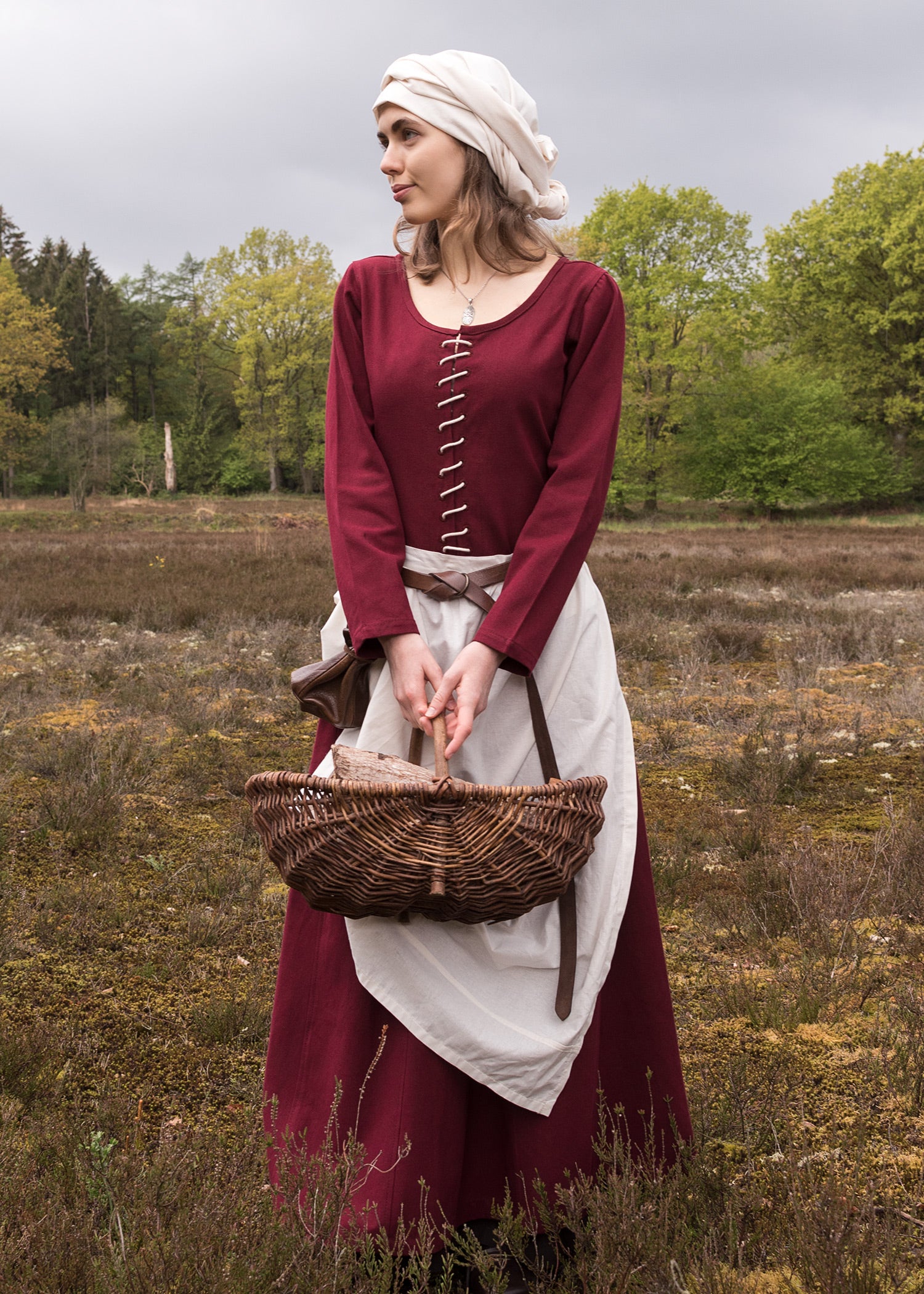 Imagen única de: Cotehardie Ava, Vestido Medieval, Rojo Vino