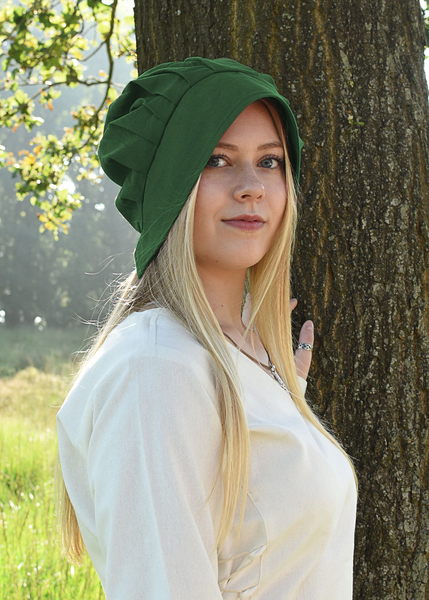 Imagen única de: Capucha Medieval Con Pliegues, Diferentes Colores.