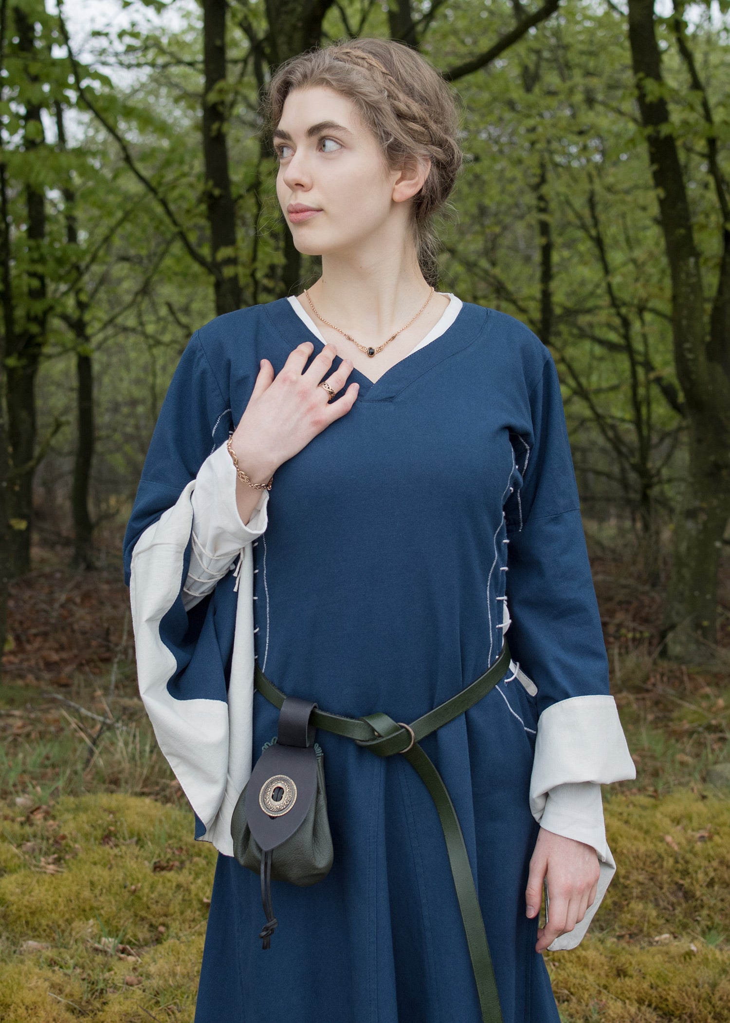 Imagen única de: Vestido Medieval Con Ventanas Del Infierno, Bliaut Amal, Azul/natural