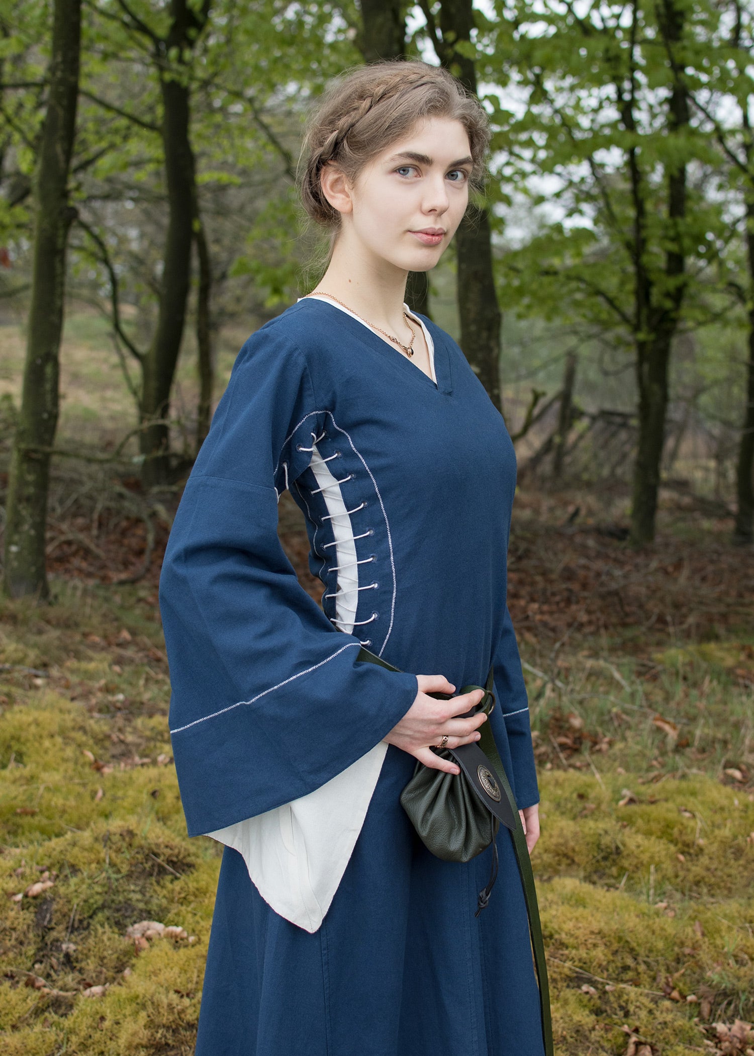 Imagen única de: Vestido Medieval Con Ventanas Del Infierno, Bliaut Amal, Azul/natural