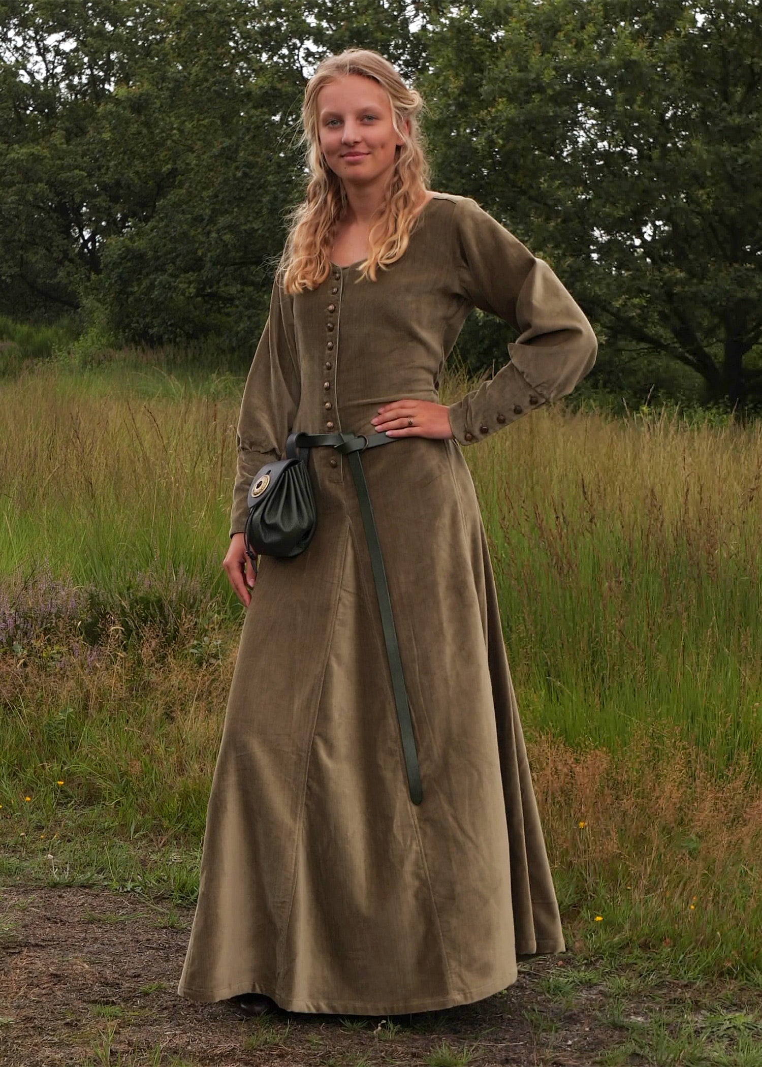 Imagen única de: Cotehardie Isabell De Terciopelo, Vestido Medieval, Verde