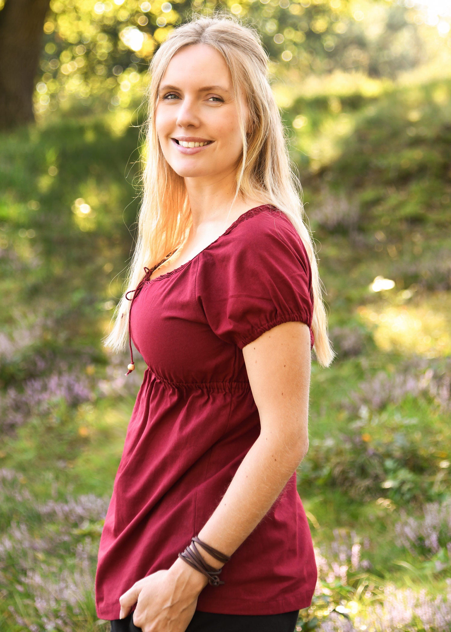 Imagen única de: Blusa Medieval De Manga Corta Aren, Rojo Vino