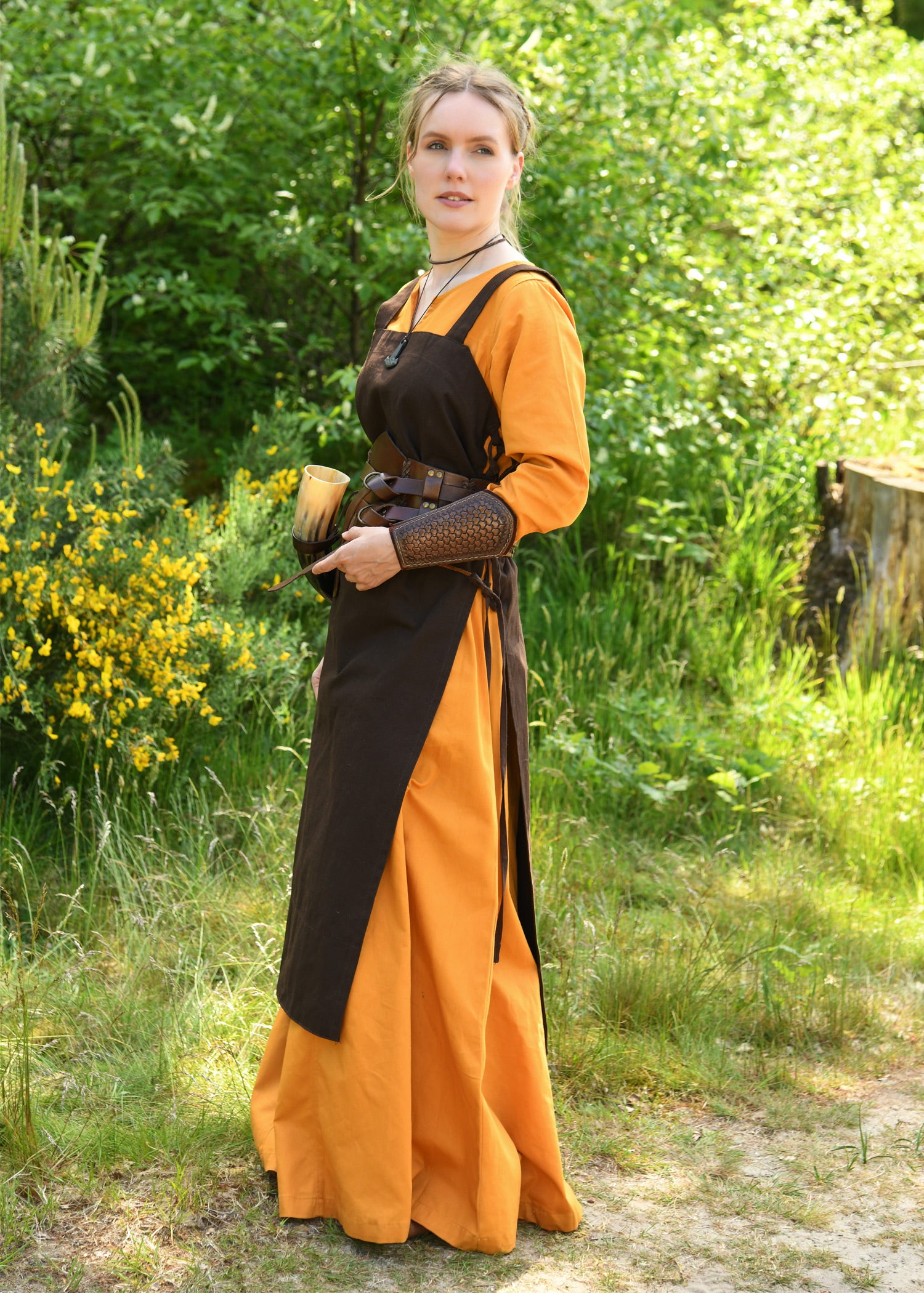 Imagen única de: Sobrevestido Vikingo, Delantal Tinna, Marrón