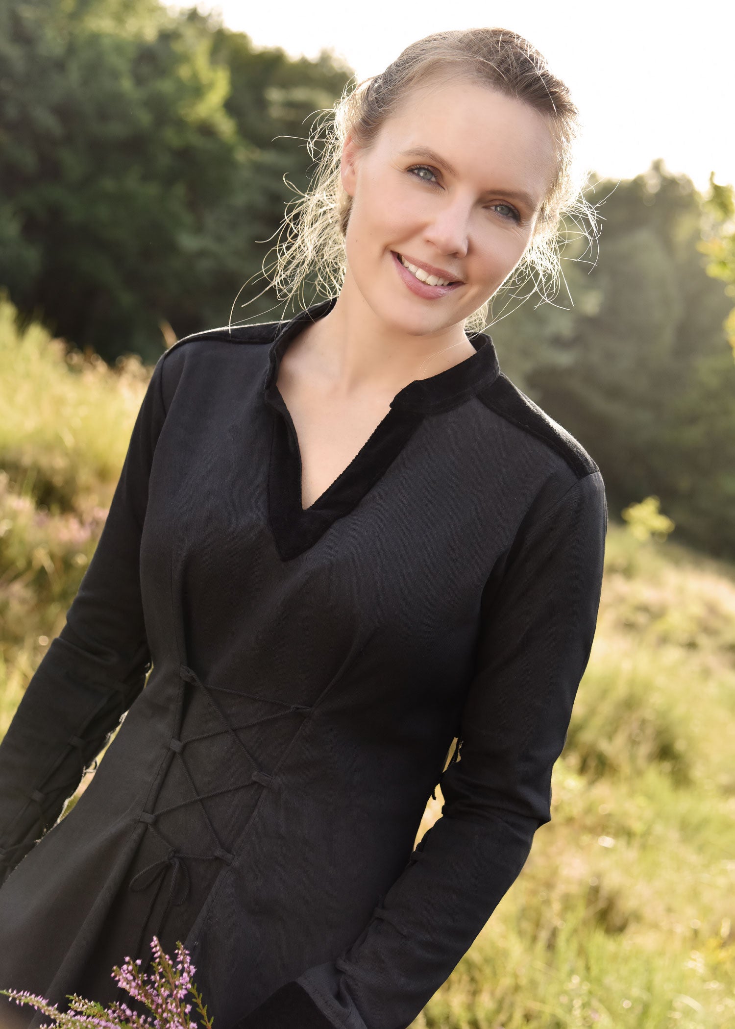 Imagen única de: Vestido Medieval Meira Con Detalles De Terciopelo, Negro