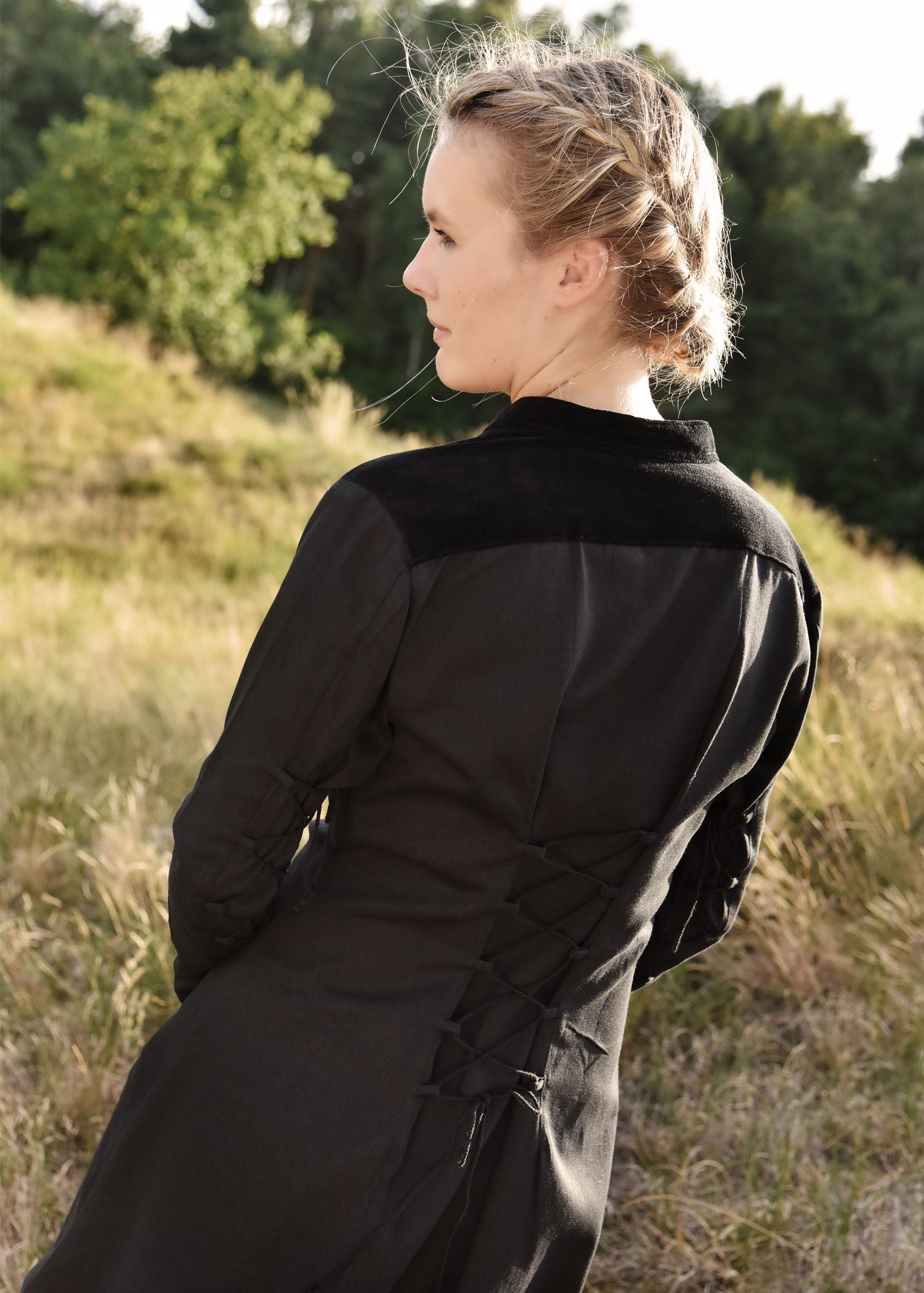 Imagen única de: Vestido Medieval Meira Con Detalles De Terciopelo, Negro