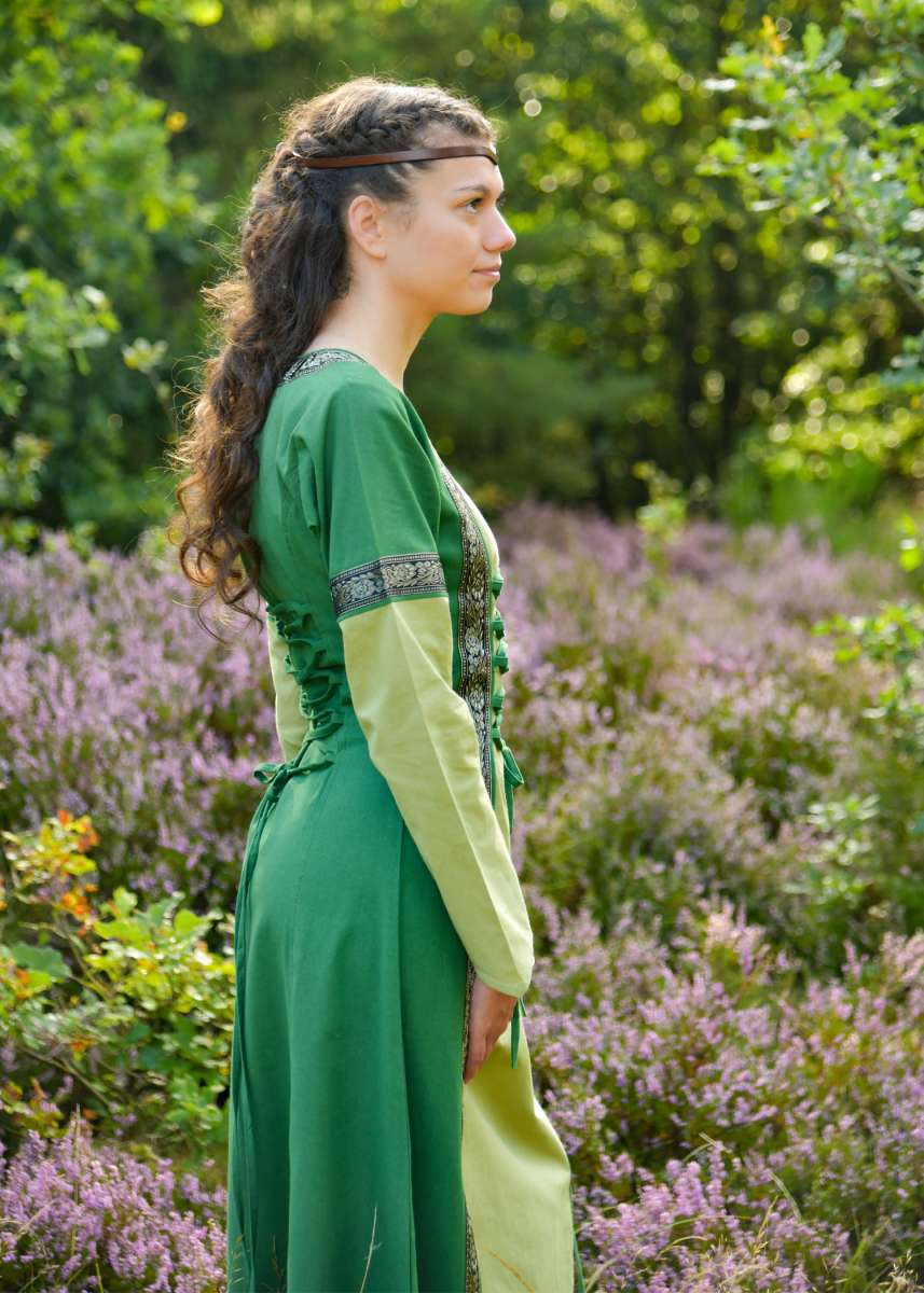 Vestido Medieval de Algodón Eleanor Color Verde en Varios Tonos