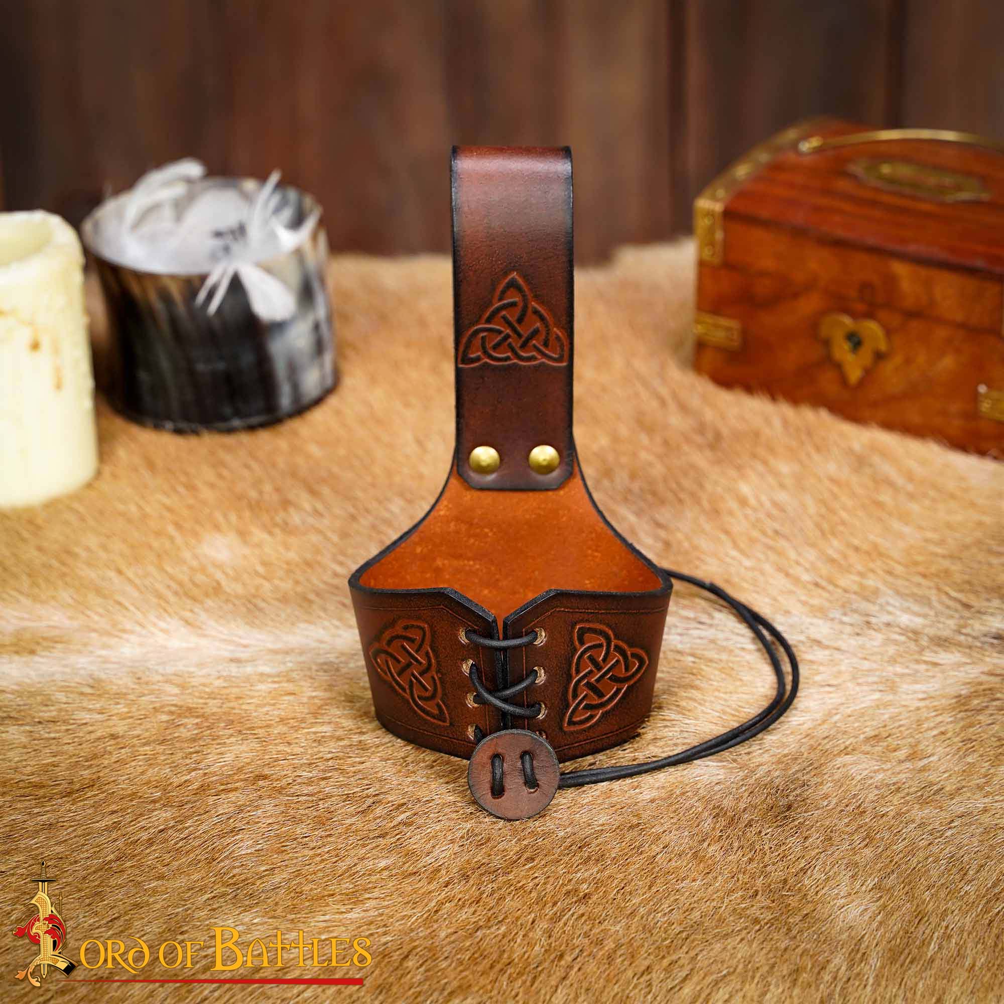 Funda para cuerno de cuero con nudo celta y remaches de latón (S, L) - imagen 66