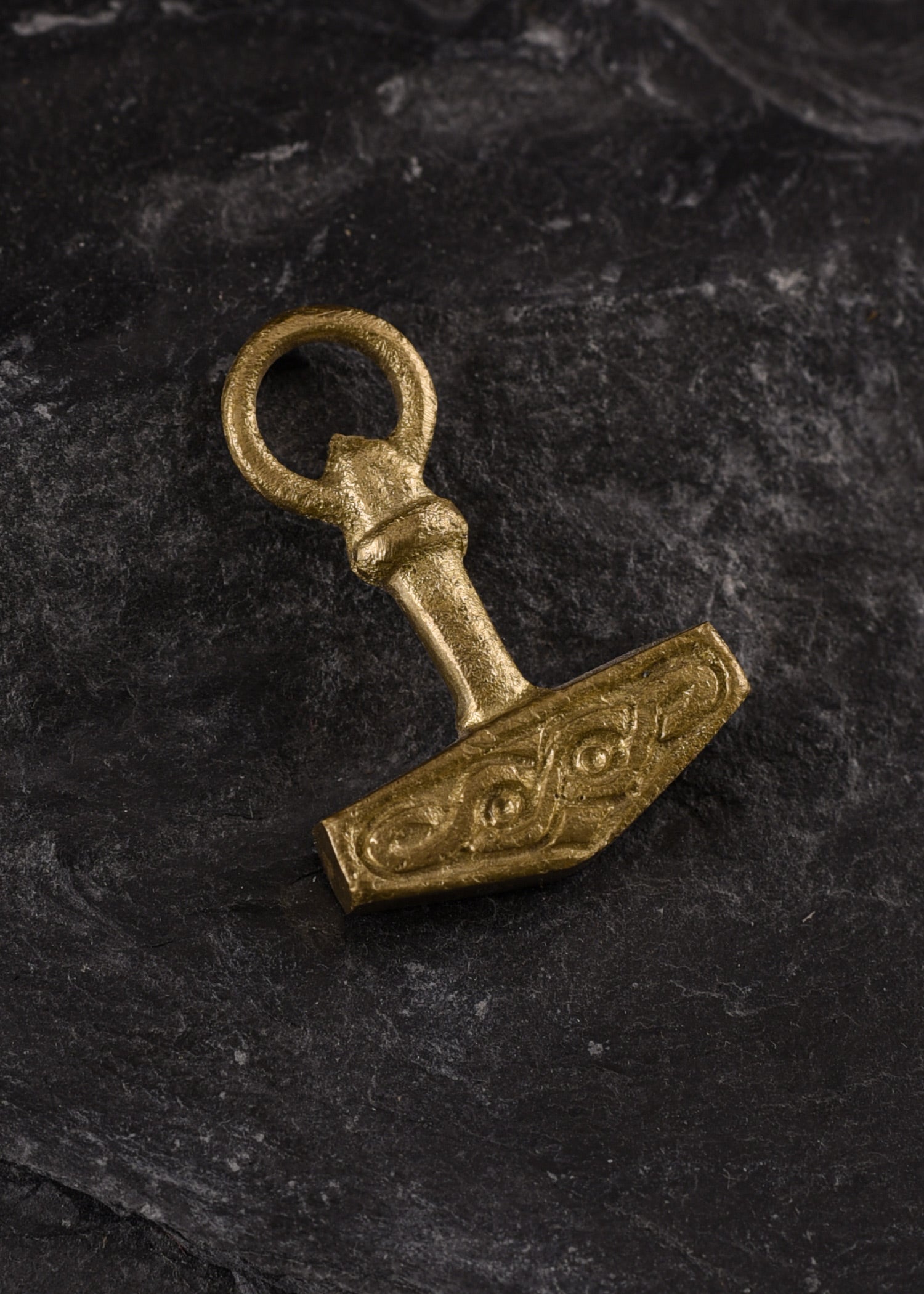 Imagen única de: Martillo De Thor Con Anillo, Latón