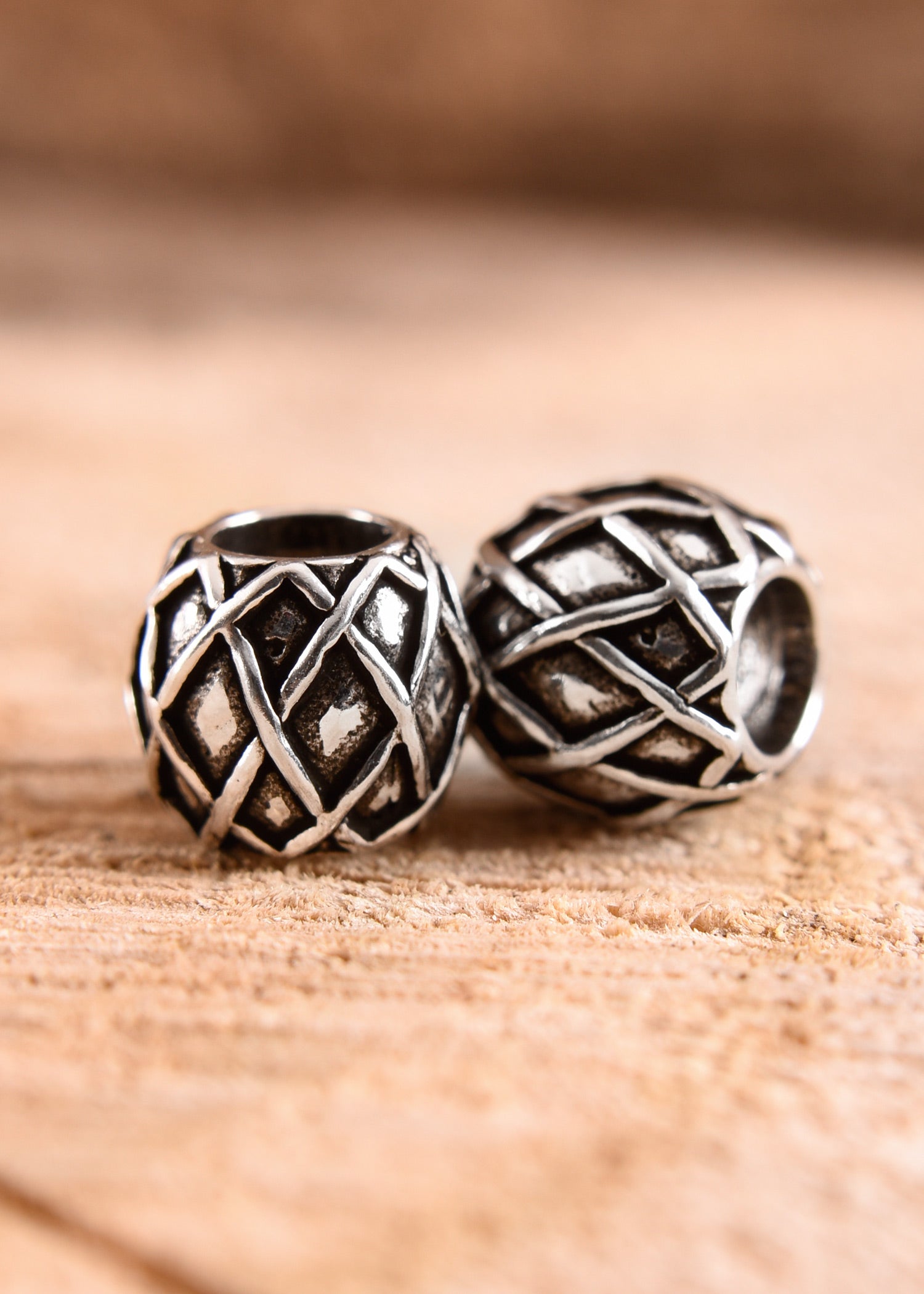 Imagen única de: Cuenta Para Barba Y Cuenta Para Rizos Con Motivo De Rombos, De Plata