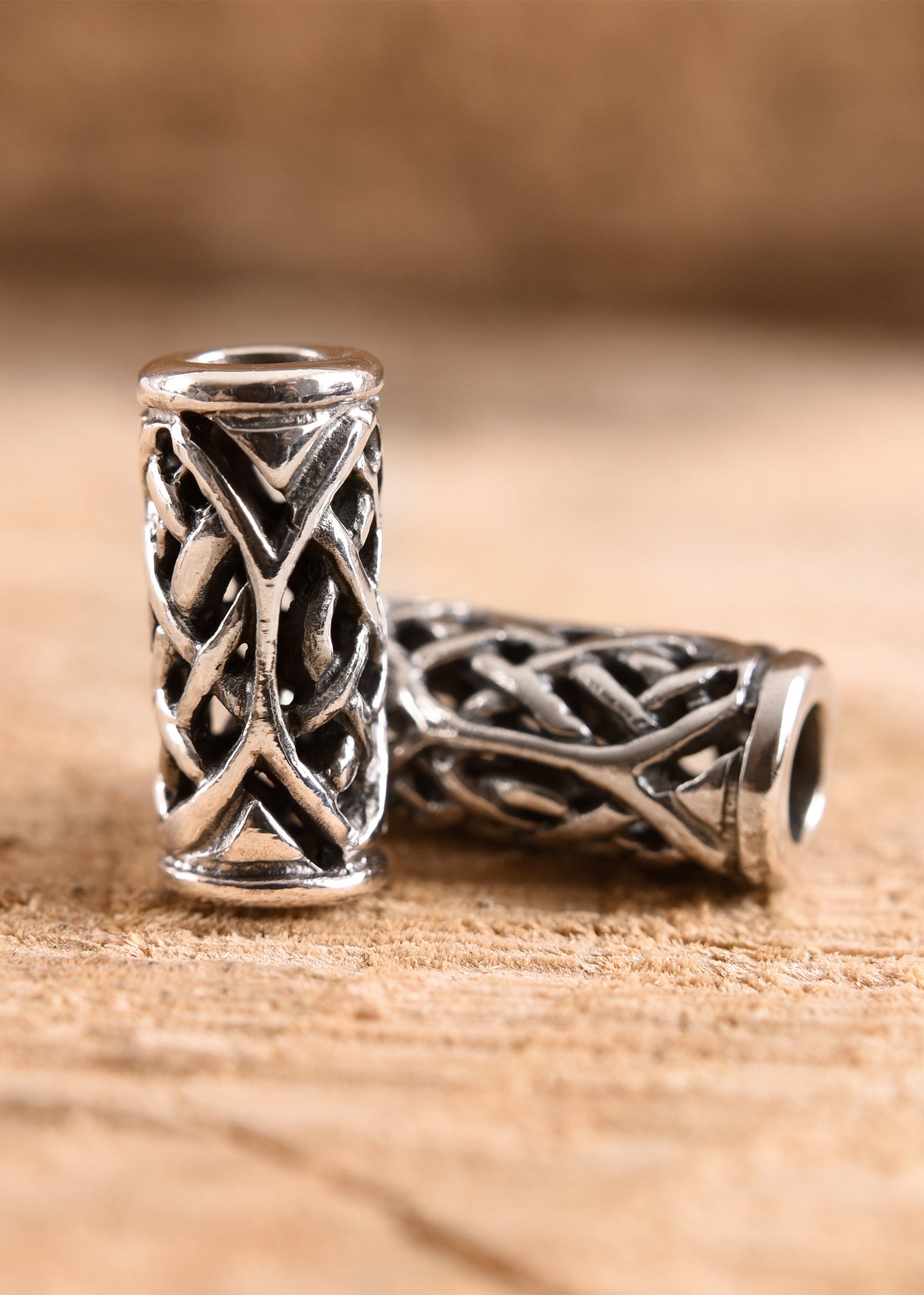 Imagen única de: Cuenta De Barba Celta Con Patrón De Cables De Plata