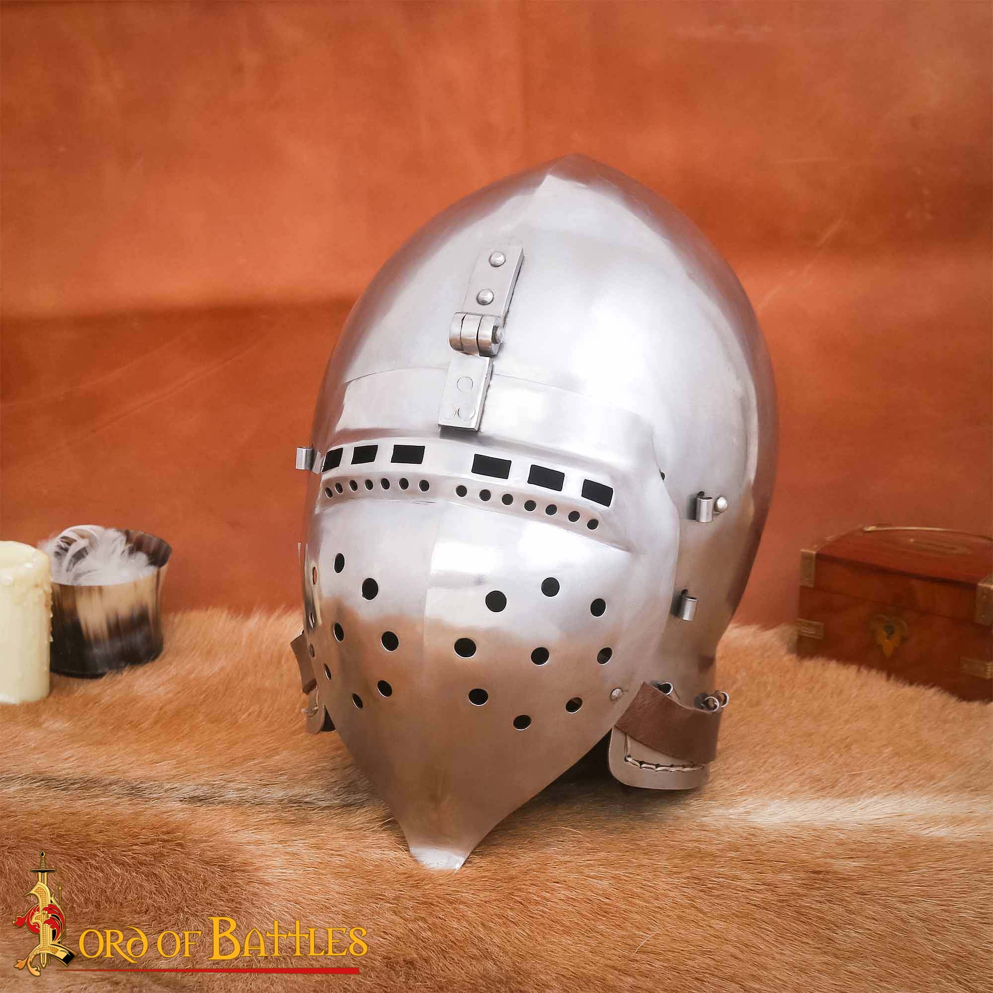 Bacinete medieval siglo XIV–XV con visera abatible y forro - imagen 7
