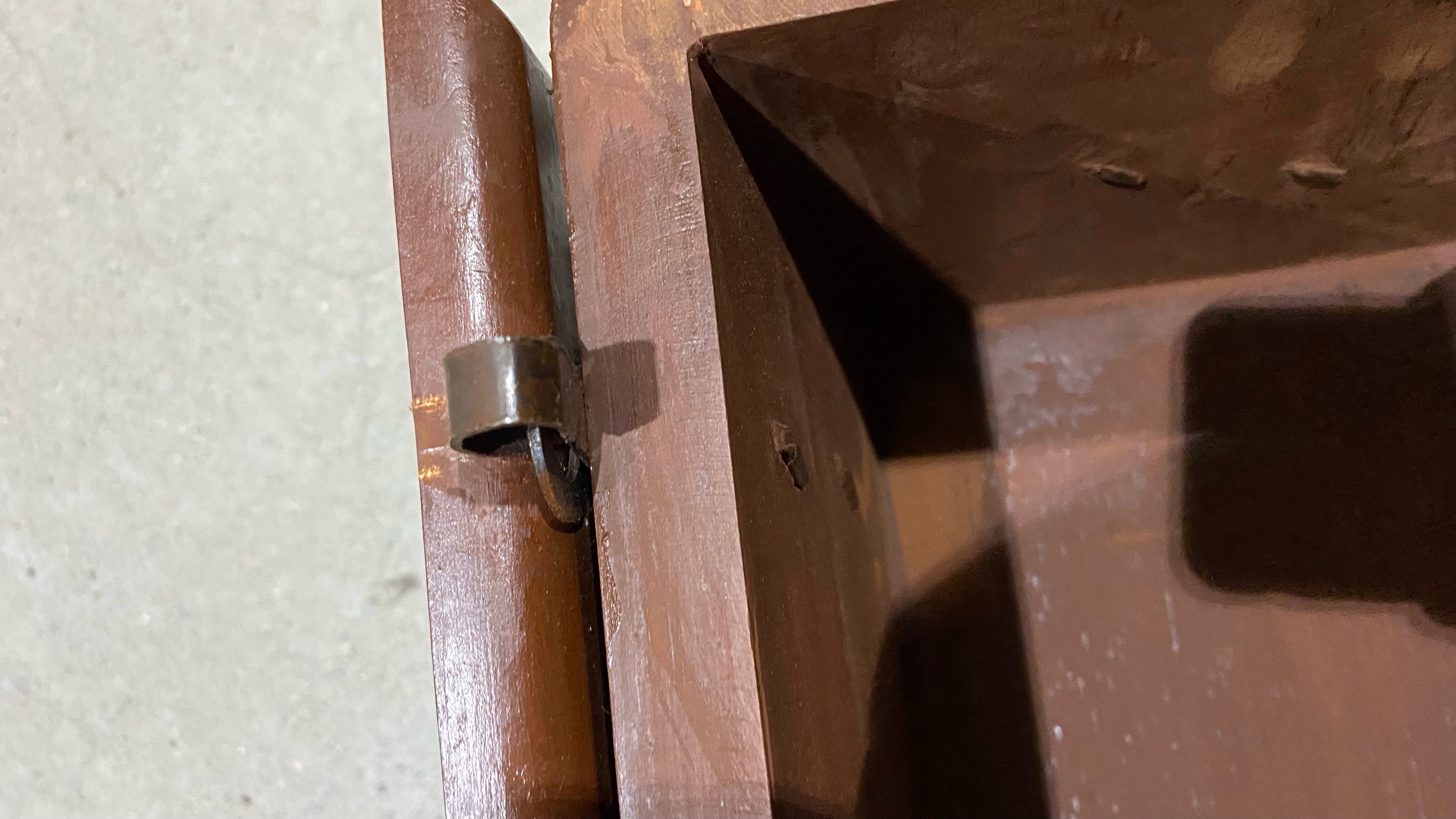 Imagen única de: Caja Vikinga De Madera Con Motivo De Serpiente Midgard, Aprox. 33 X 25 X 28 Cm, Con Defectos