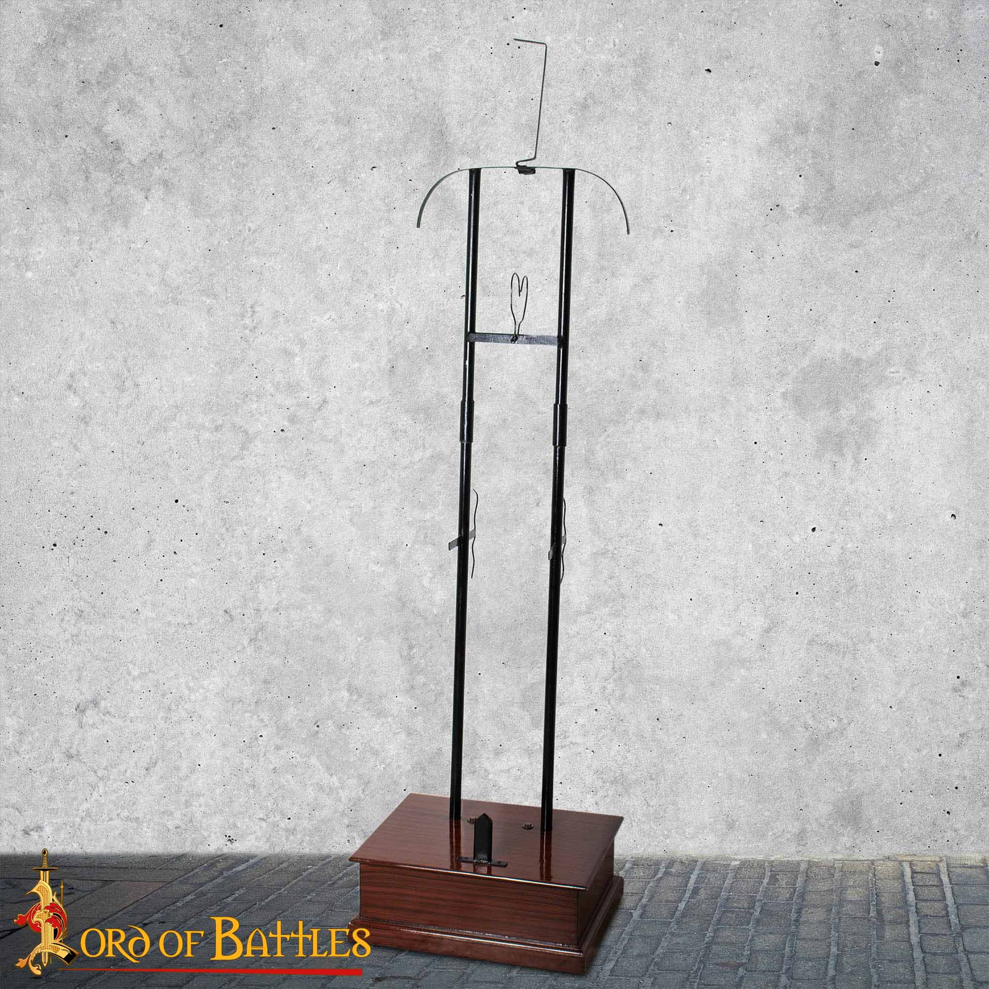 Imagen única de: Expositor Medieval de Armadura Completa - Estructura de Acero de Calibre 18 con Base de Madera Dura
