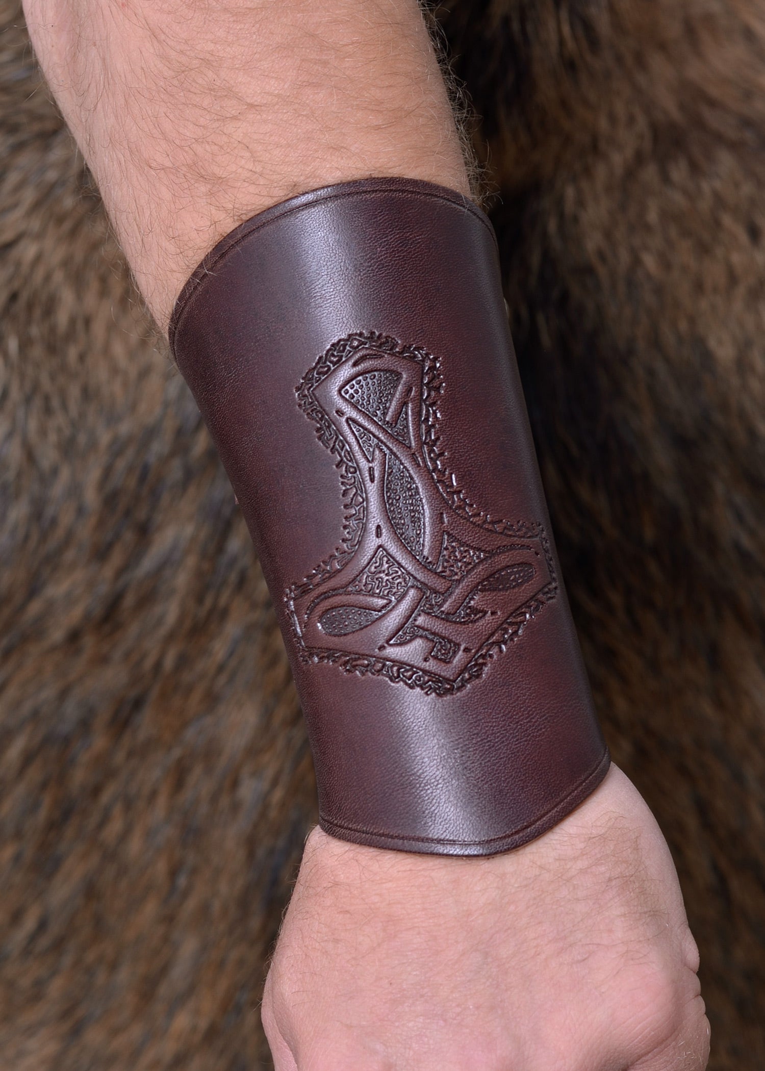 Imagen única de: Guardabrazos De Cuero Con Martillo De Thor, Largos