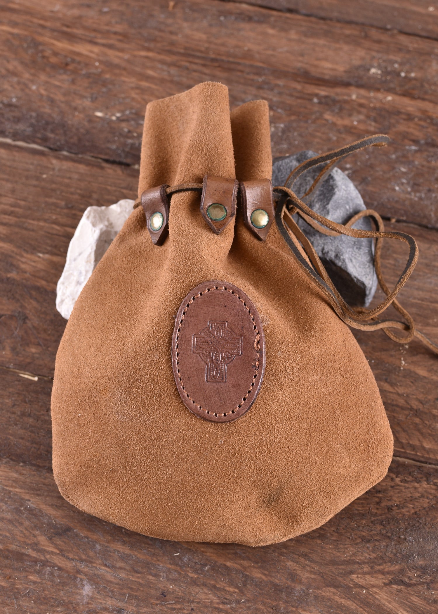 Imagen única de: Bolso Medieval De Piel Con Cruz Celta.