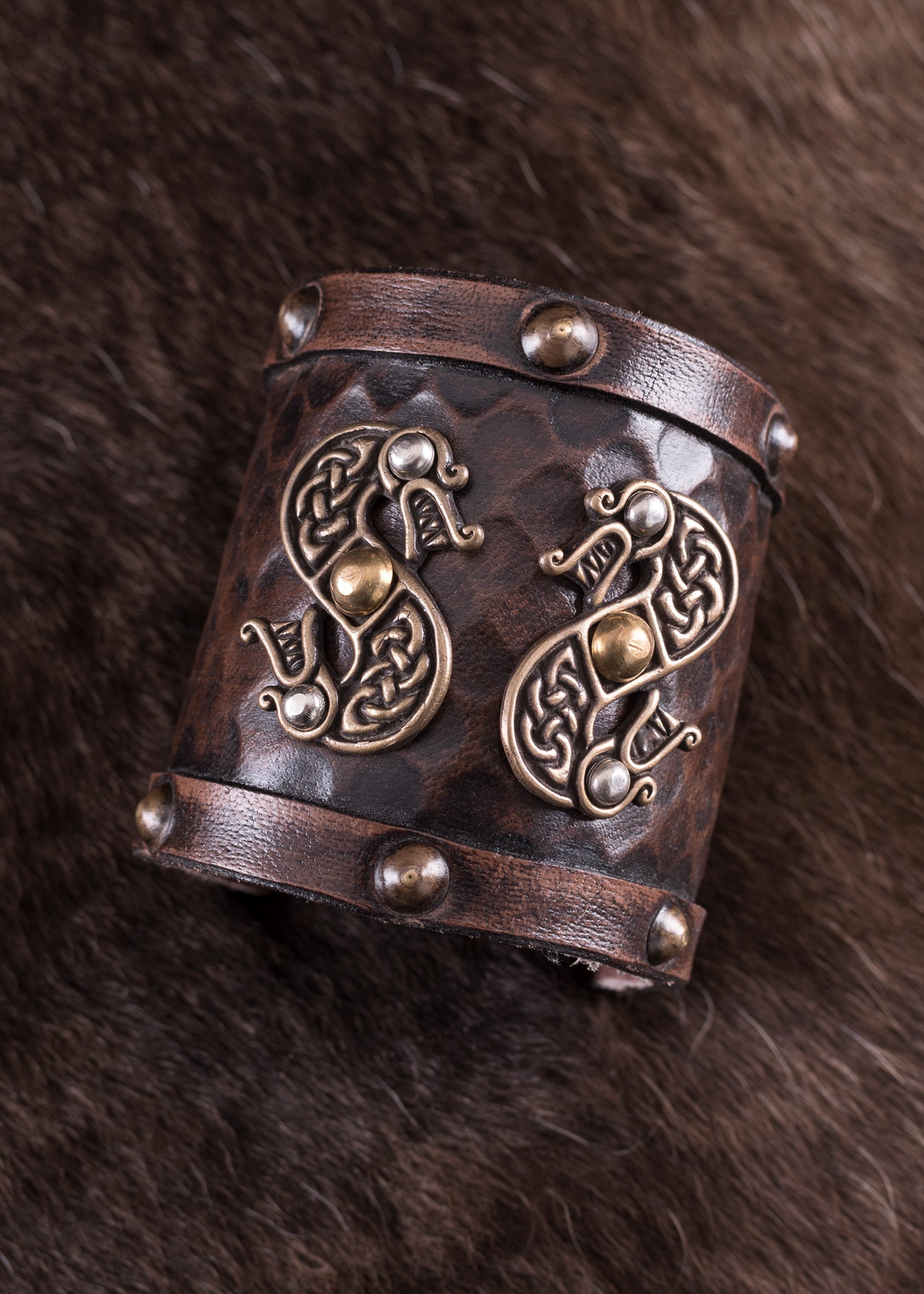 Imagen única de: Guardabrazos De Cuero Con Dragones De Dos Cabezas.