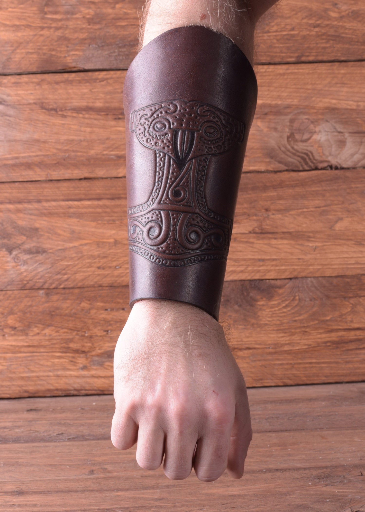 Imagen única de: Brazalete Con Martillo De Thor Grabado, Marrón Antiguo