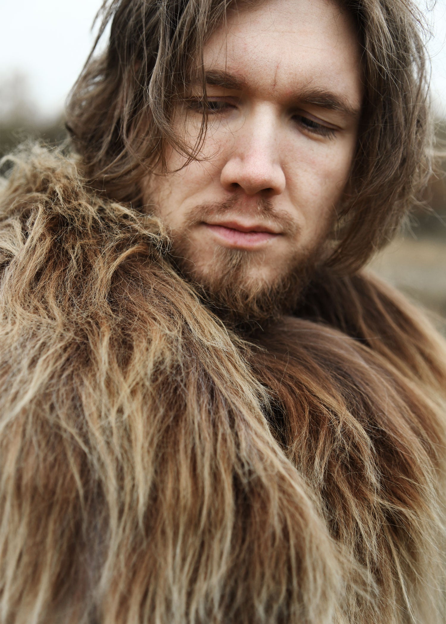 Imagen única de: Hombrera Vikinga Hecha De Piel De Oveja Nordland, Marrón Moteado