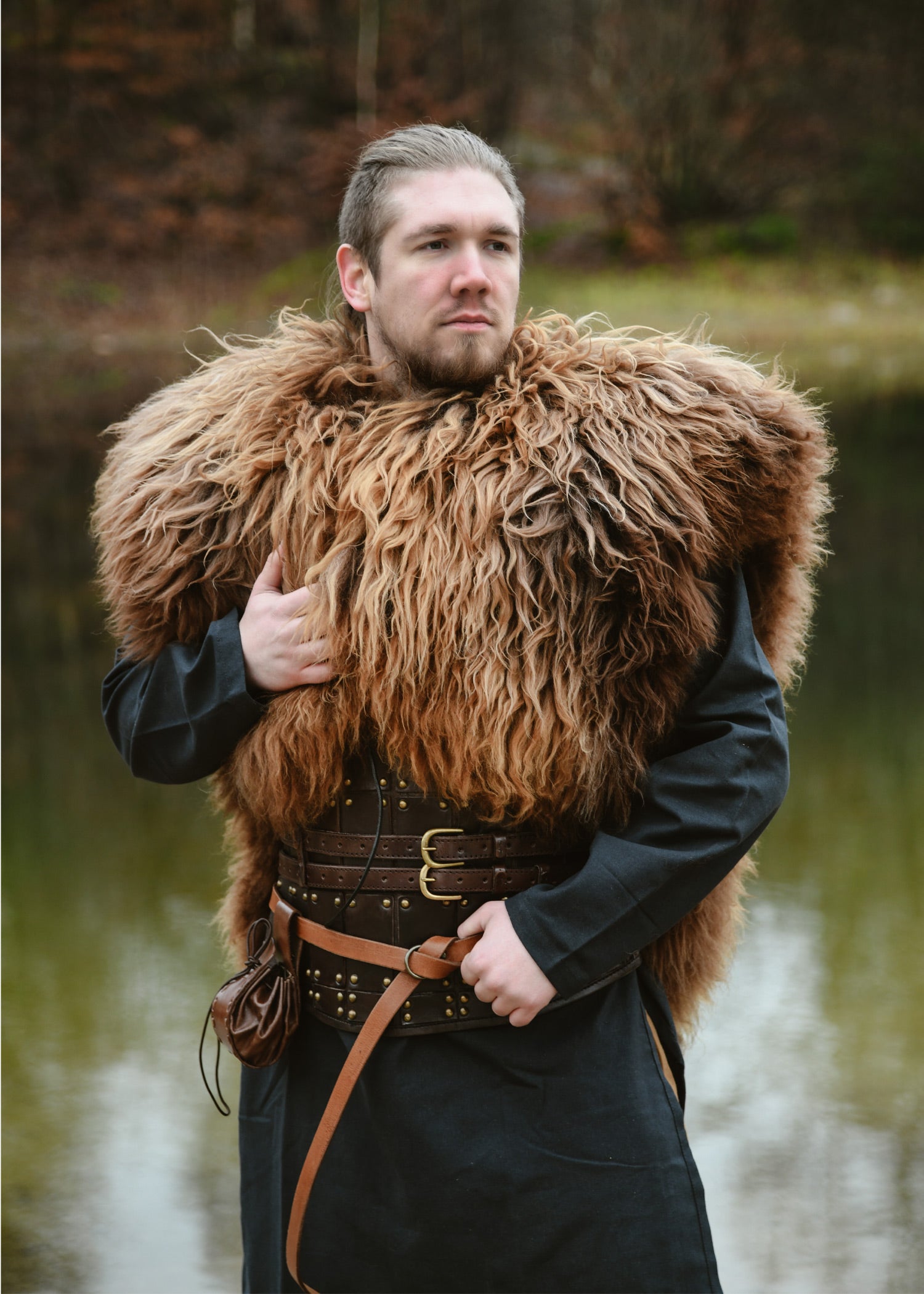 Imagen única de: Piel De Hombro, Capa De Piel Berserker Marrón