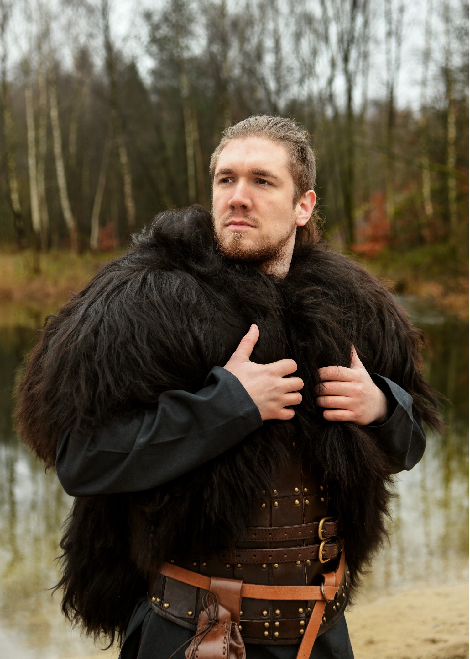 Imagen única de: Piel De Hombro, Capa De Piel Berserker Negro