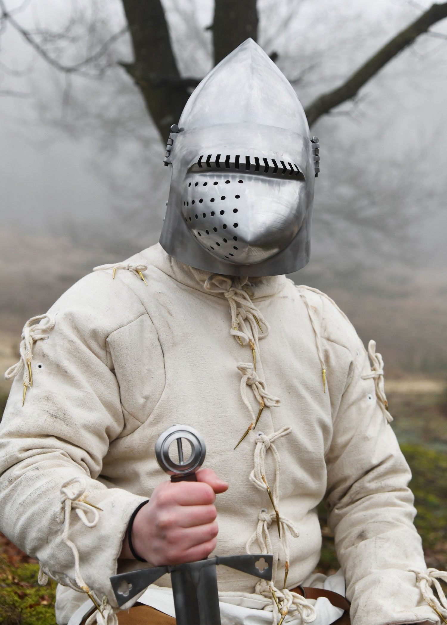 Imagen única de: Hundsgugel Medieval, Castillo De Churburg, Finales Del Siglo Xiv. Acero De 1,6 Mm.