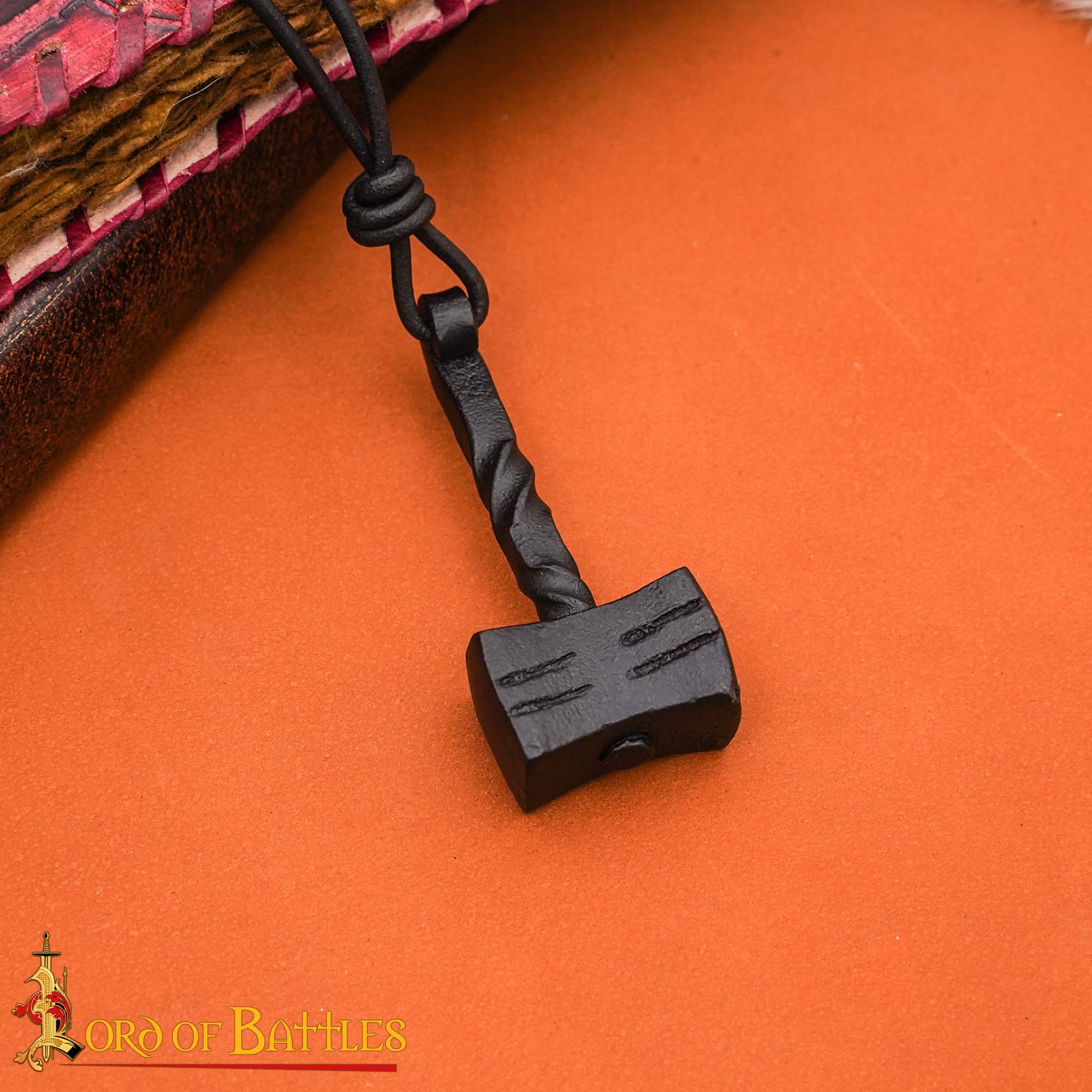 Imagen única de: Colgante Mjölnir (martillo de Thor) forjado a mano en hierro - imagen 17