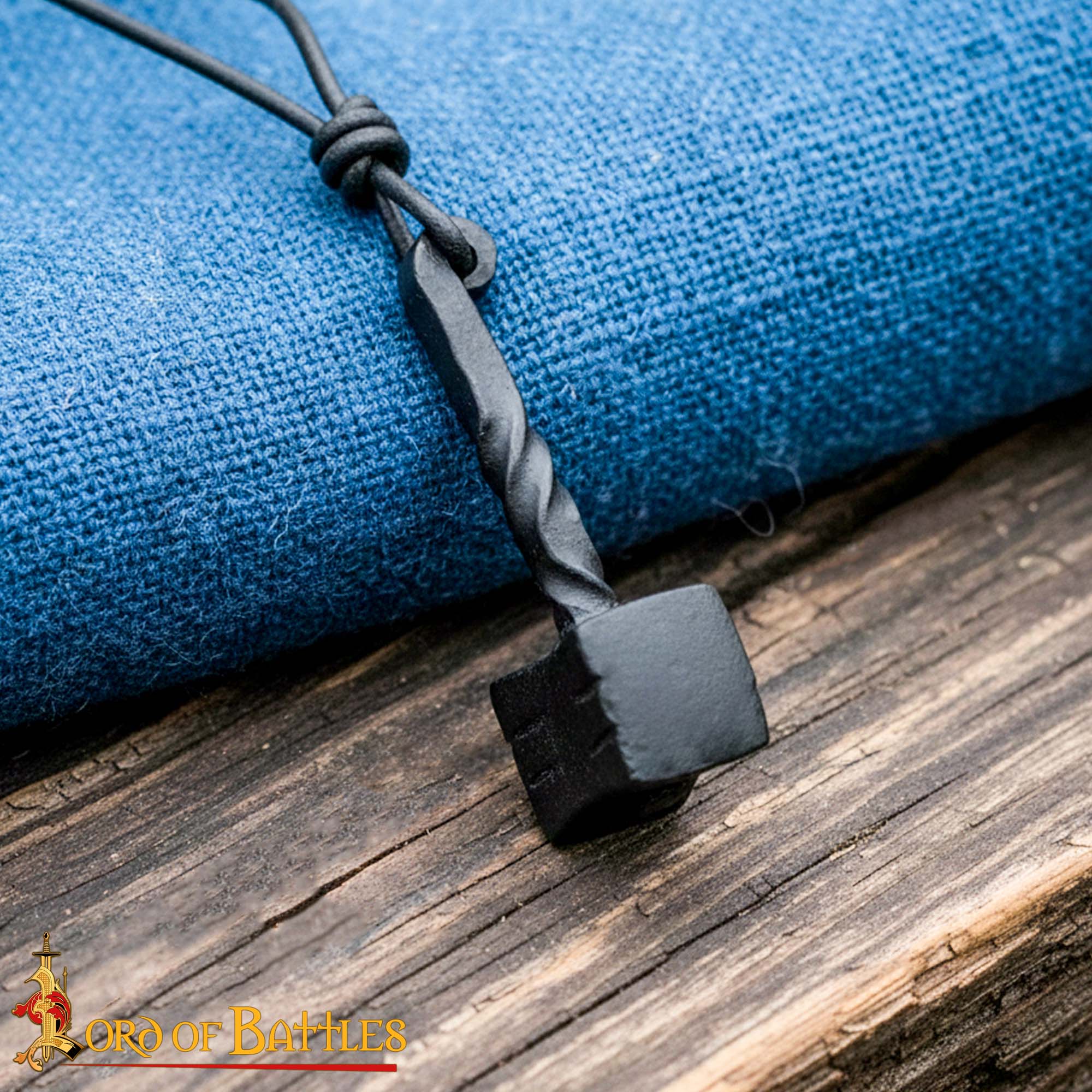Imagen única de: Colgante Mjölnir (martillo de Thor) forjado a mano en hierro - imagen 5