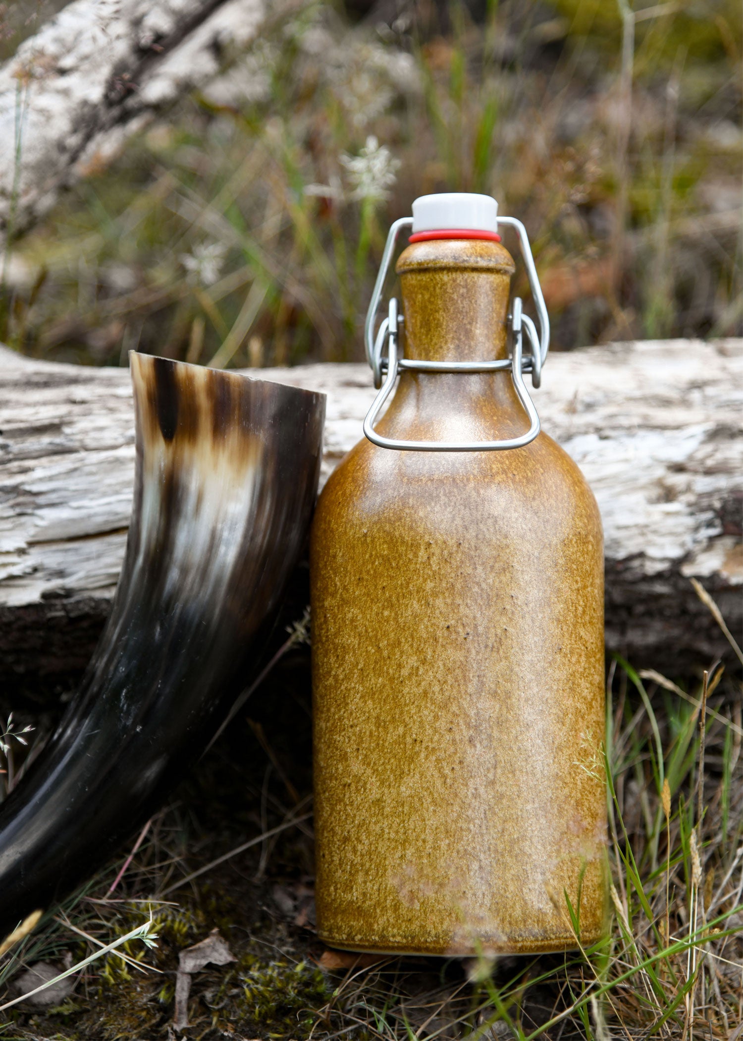 Imagen única de: Botella De Barro Con Tapa Abatible, 0,5 Litros