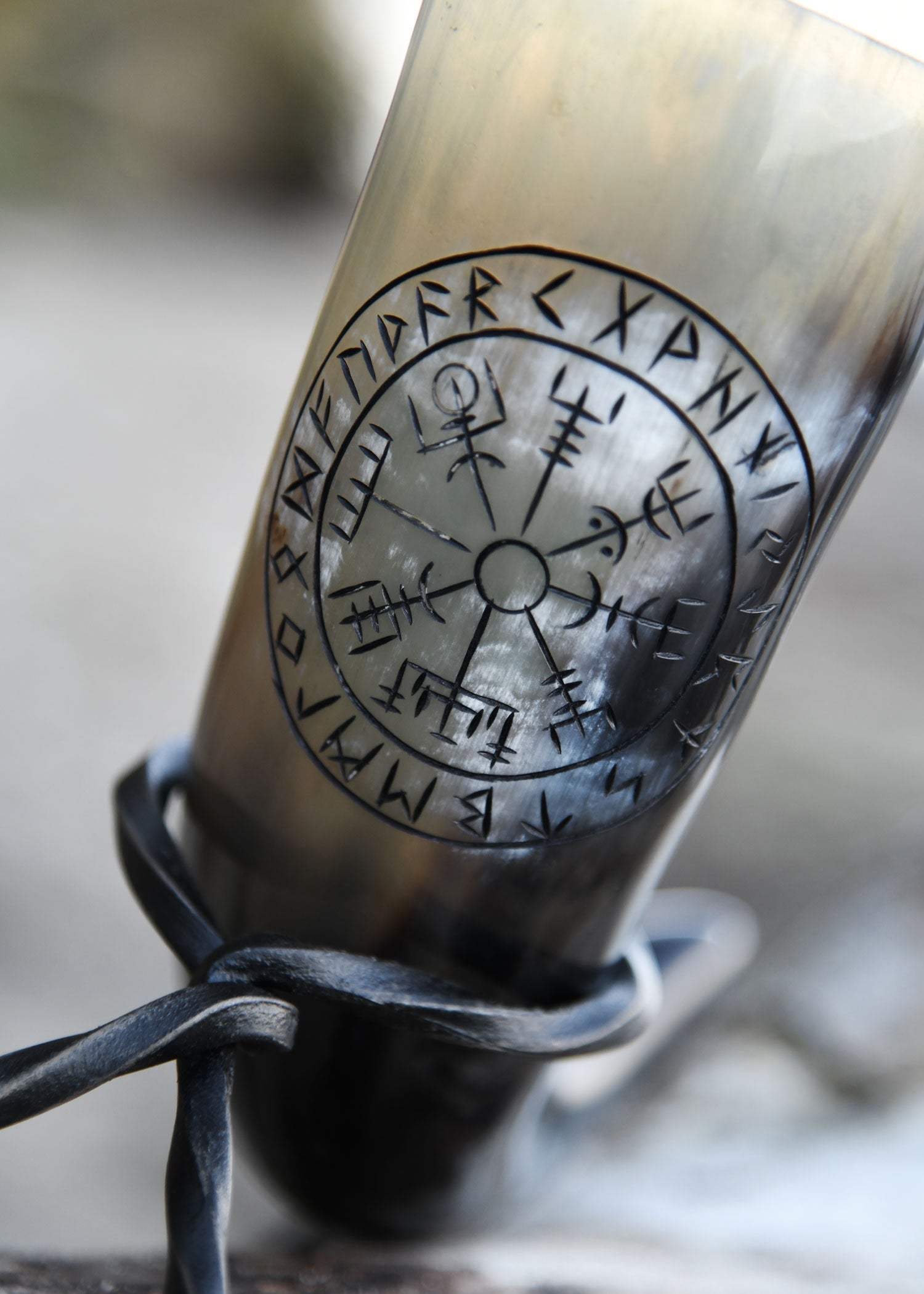 Imagen única de: Cuerno Para Beber Con Soporte - Vegvísir (Copia)